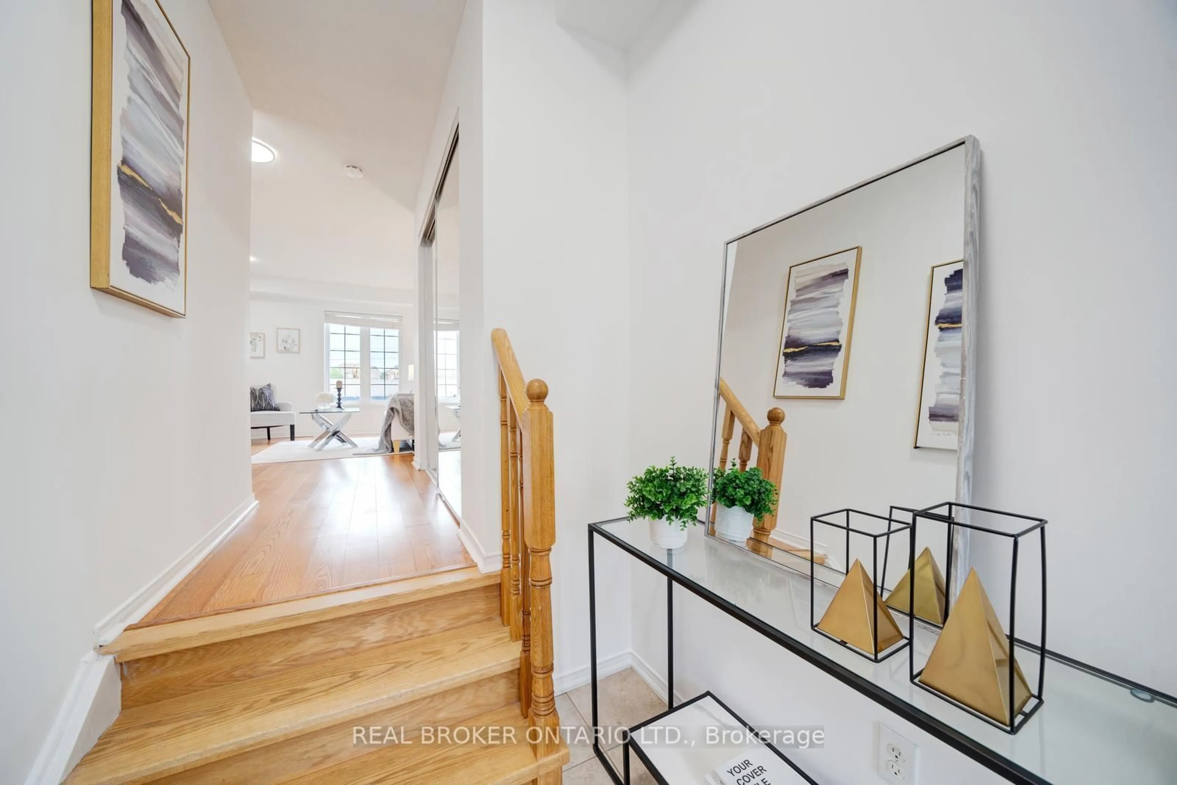 Indoor entryway for 505 Rossland Rd, Ajax Ontario L1Z 0K8
