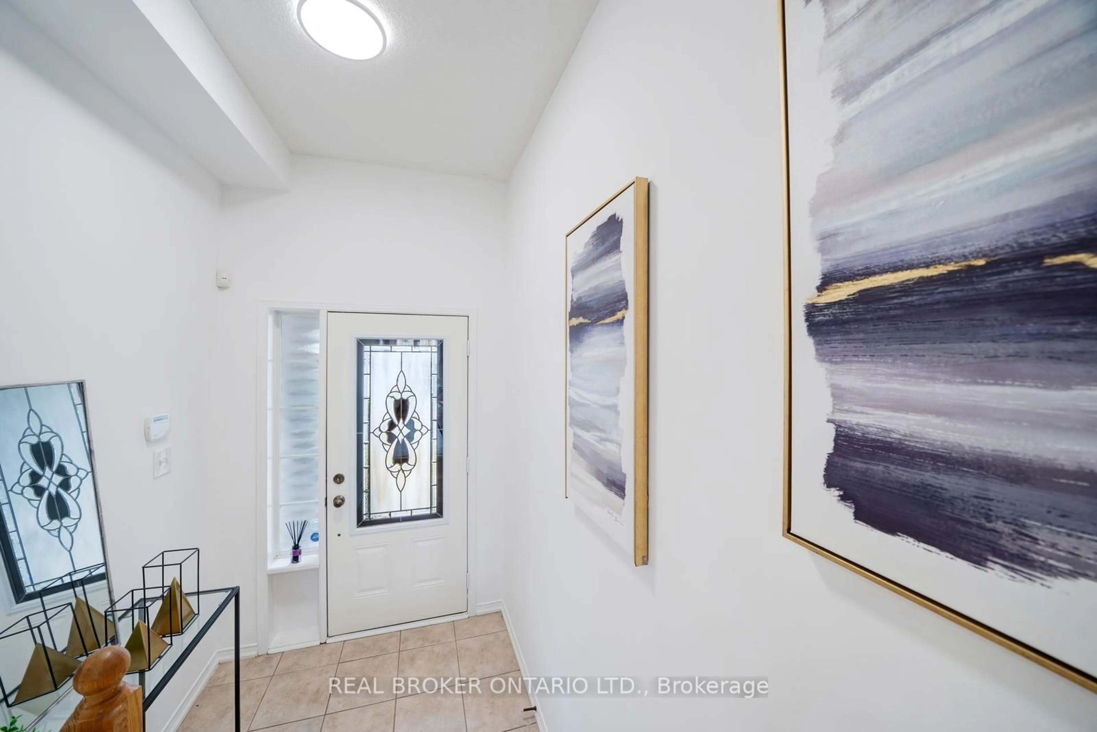 Indoor entryway for 505 Rossland Rd, Ajax Ontario L1Z 0K8