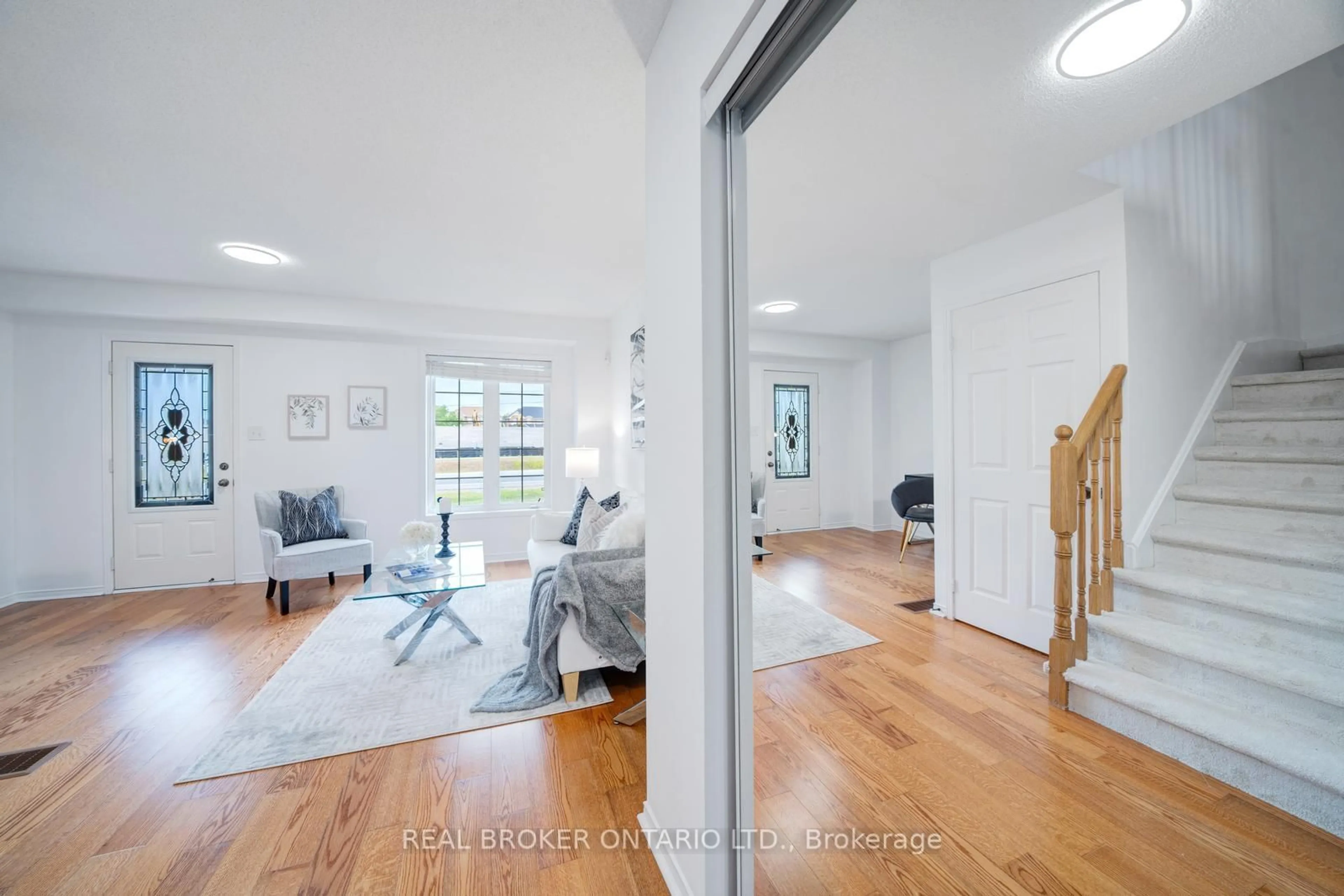 Indoor entryway for 505 Rossland Rd, Ajax Ontario L1Z 0K8