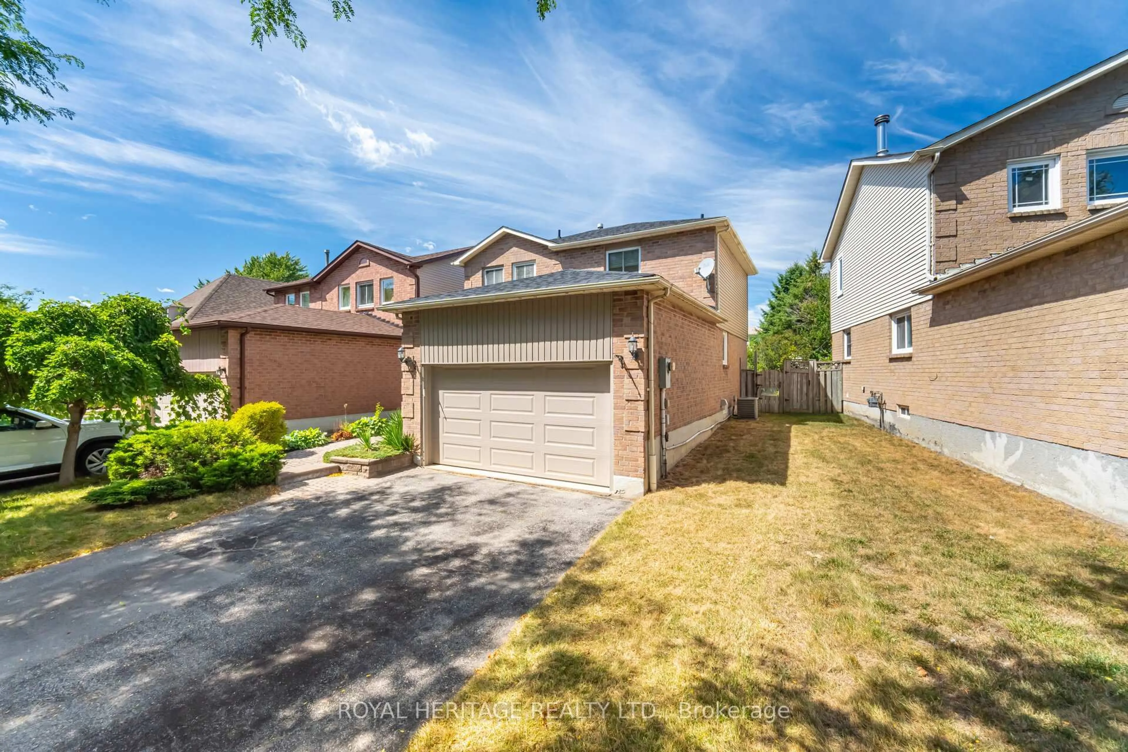 A pic from outside/outdoor area/front of a property/back of a property/a pic from drone, street for 6 Field Cres, Ajax Ontario L1Z 1A9