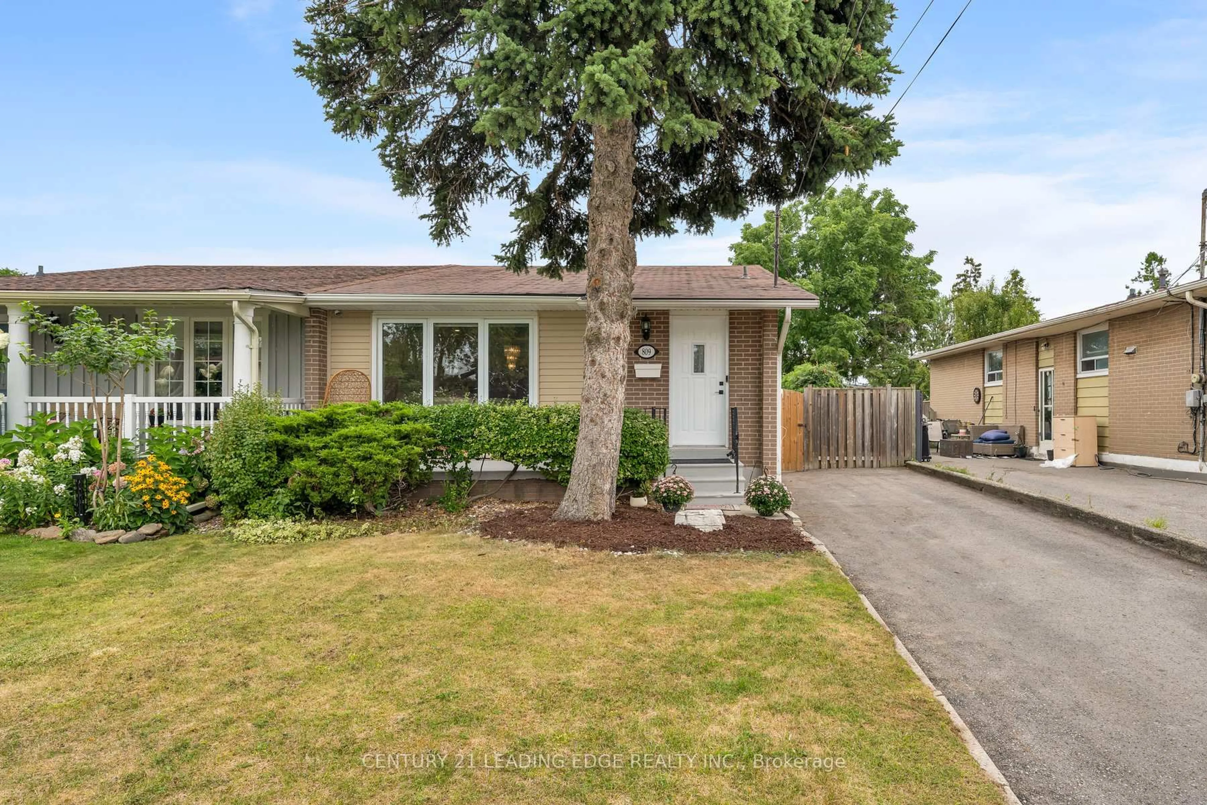 Home with vinyl exterior material, street for 809 Sanok Dr, Pickering Ontario L1W 2R1