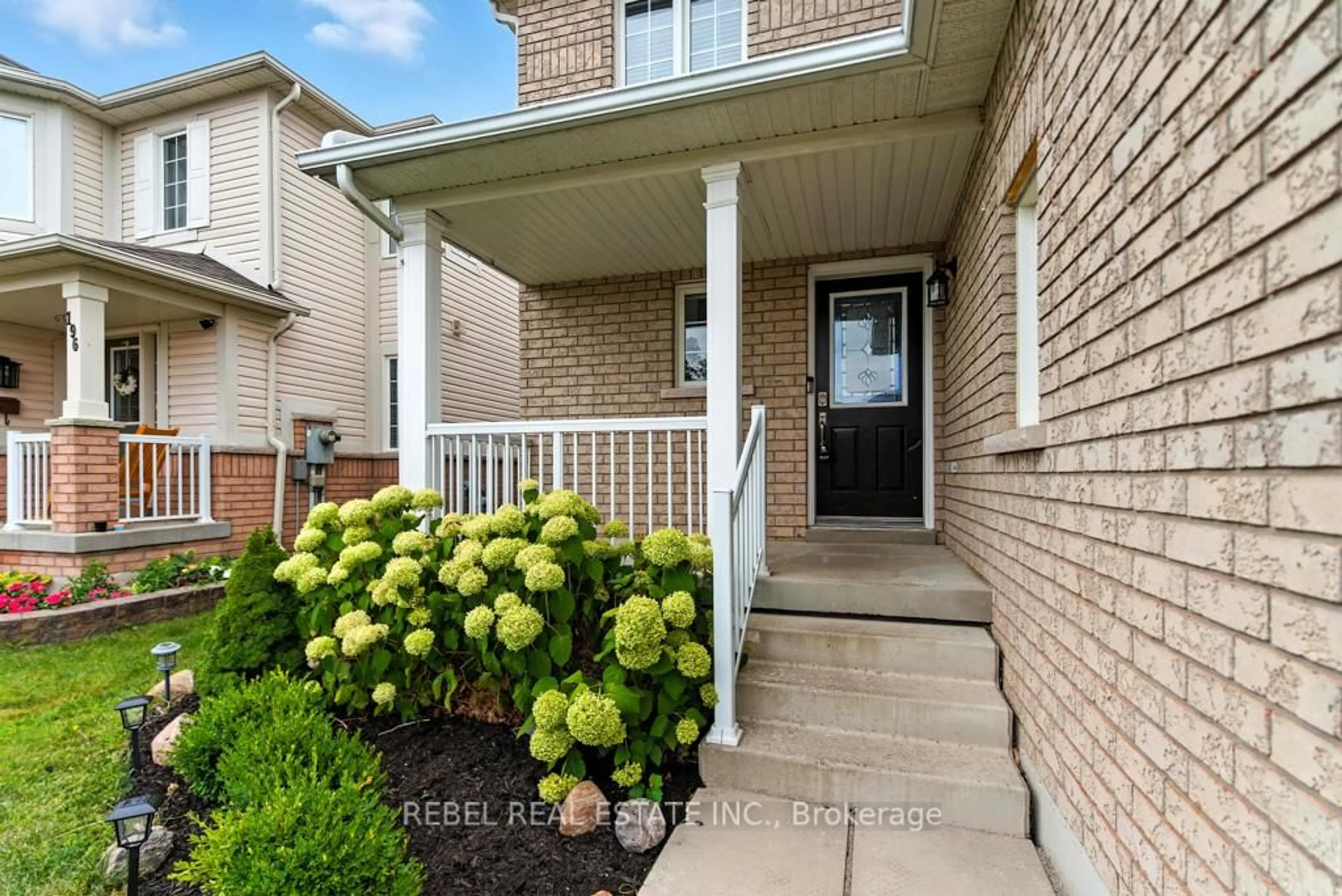 Indoor entryway for 200 Scottsdale Dr, Clarington Ontario L1C 5L2