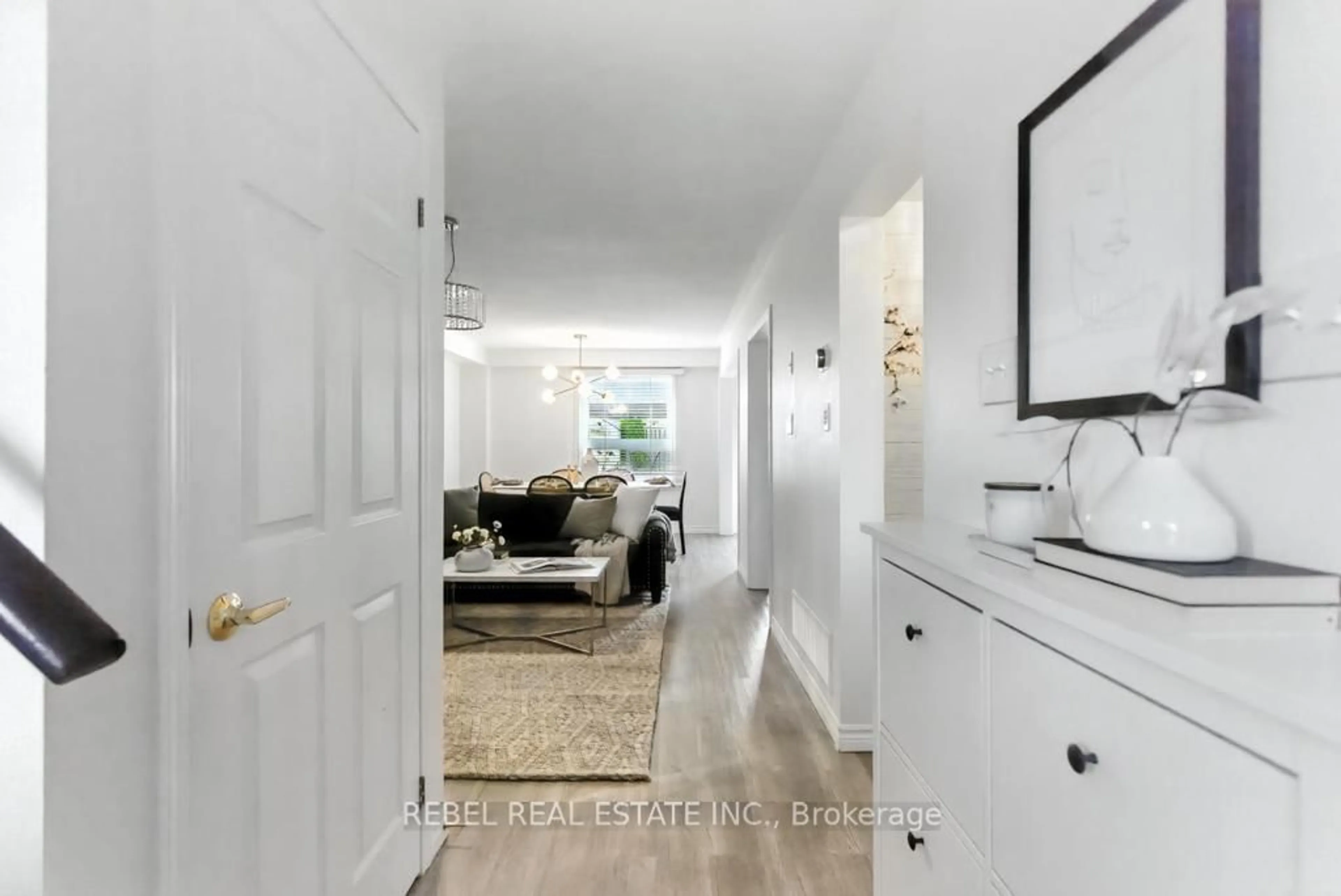 Indoor entryway for 200 Scottsdale Dr, Clarington Ontario L1C 5L2