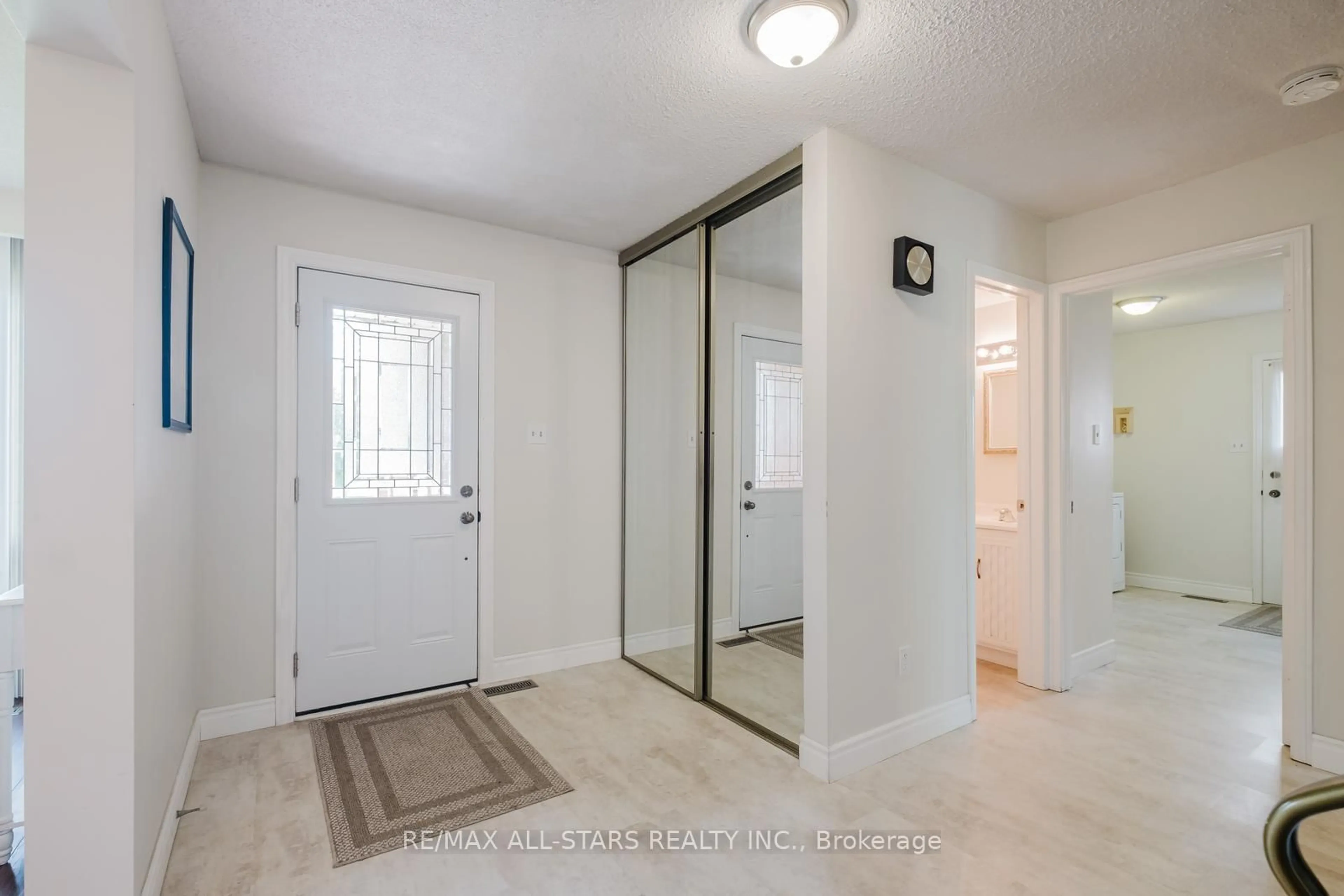 Indoor entryway for 45 Wellpark Blvd, Toronto Ontario M1V 1A6