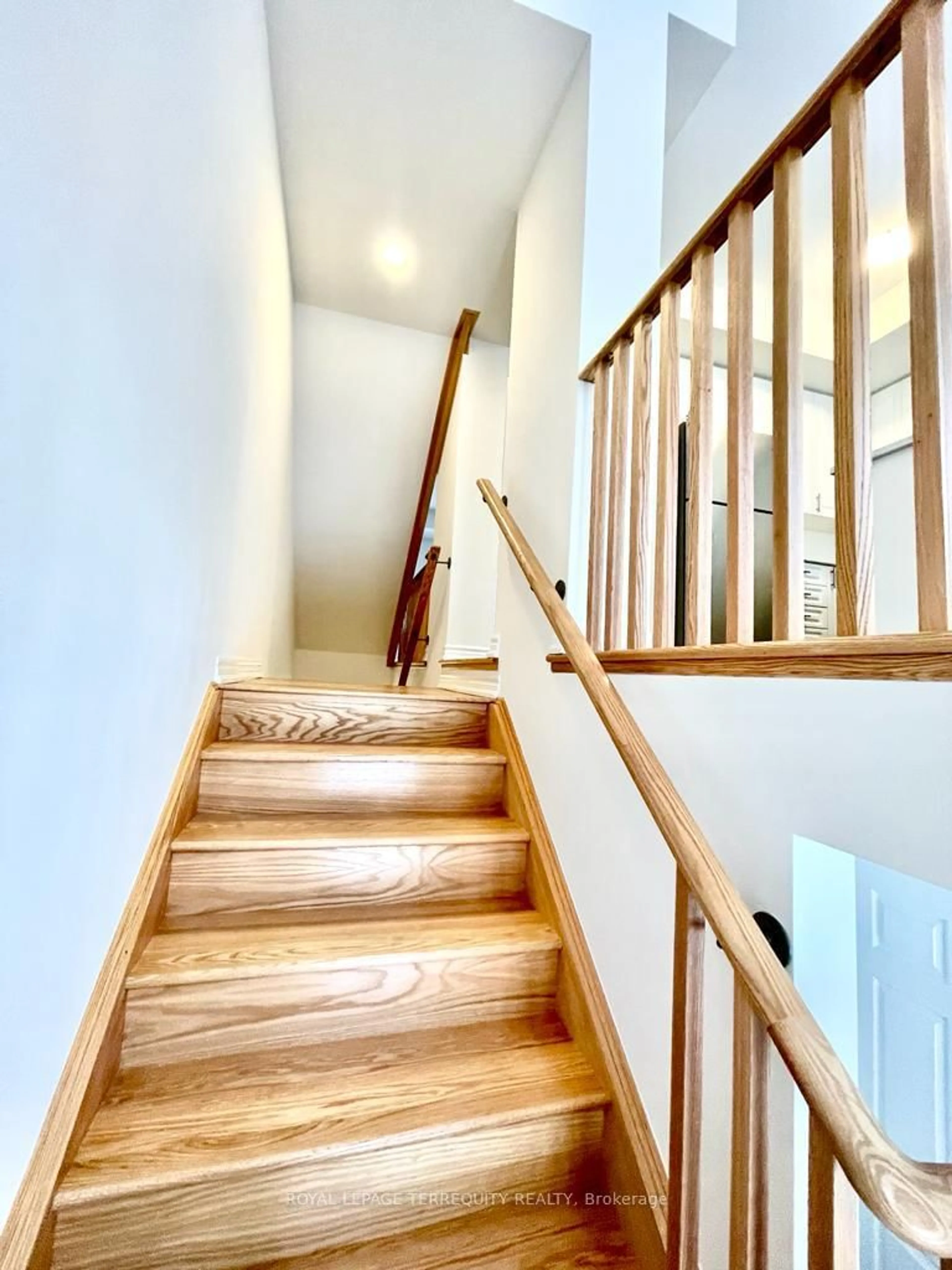 Stairs for 2553 Barbarolli Path #116, Oshawa Ontario L1L 0P9