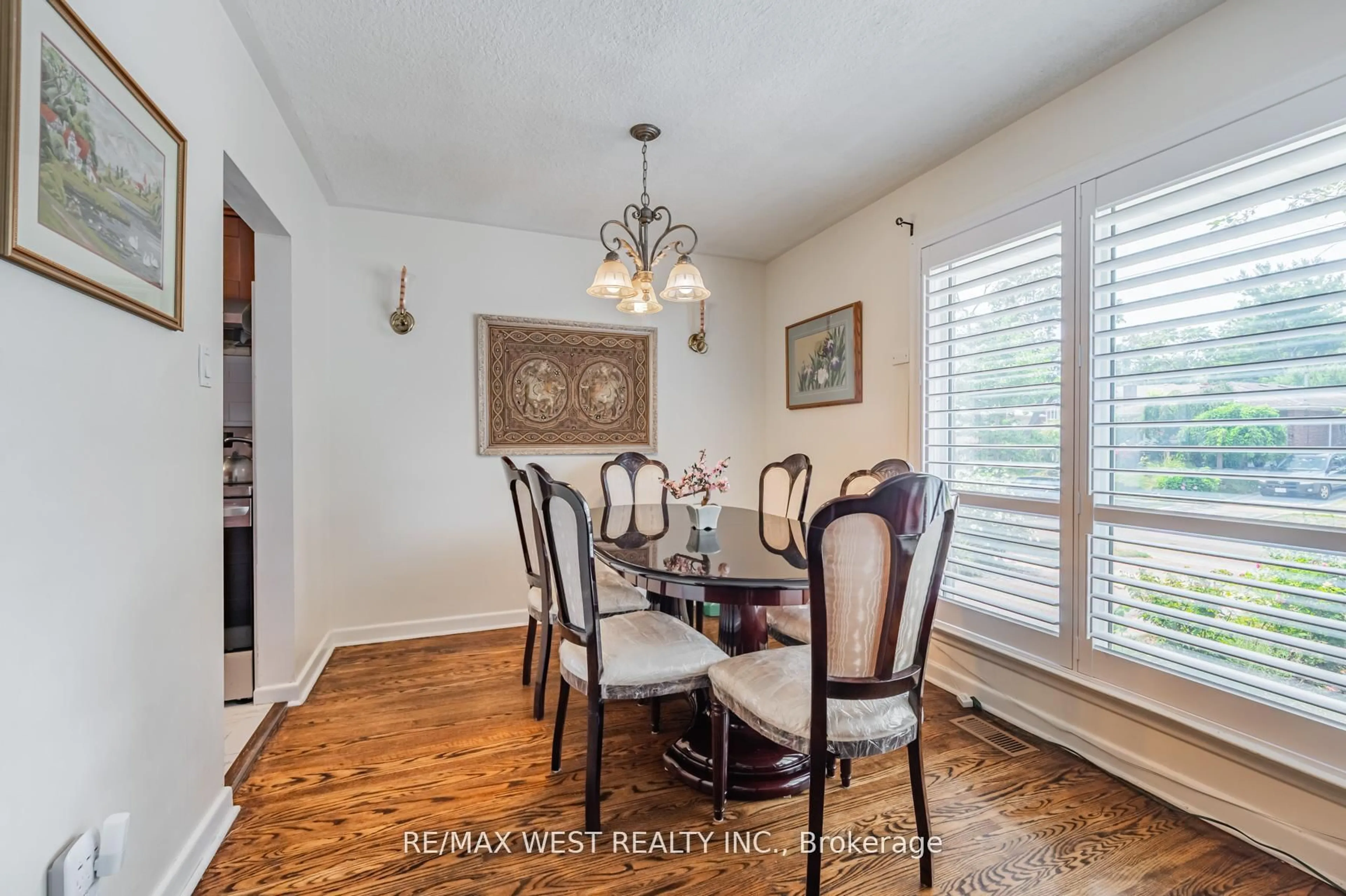 Dining room, wood/laminate floor for 54 Medley Cres, Toronto Ontario M1J 1Y3