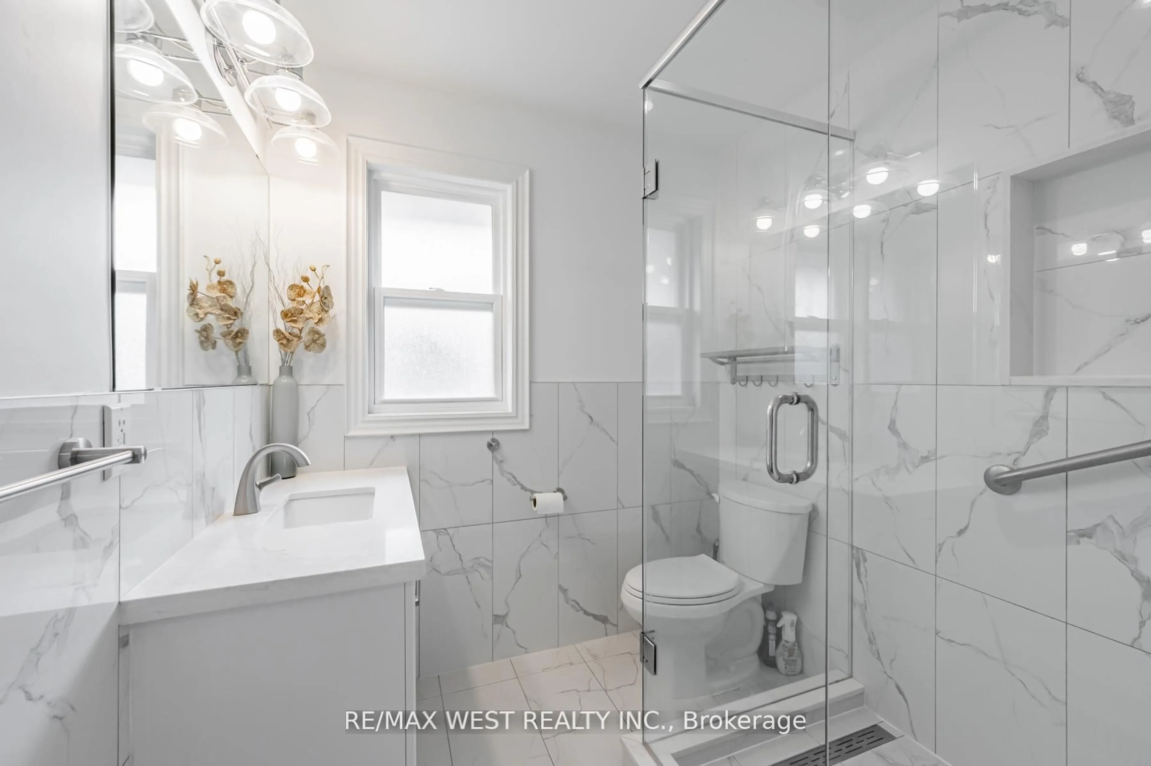 Standard bathroom, ceramic/tile floor for 54 Medley Cres, Toronto Ontario M1J 1Y3