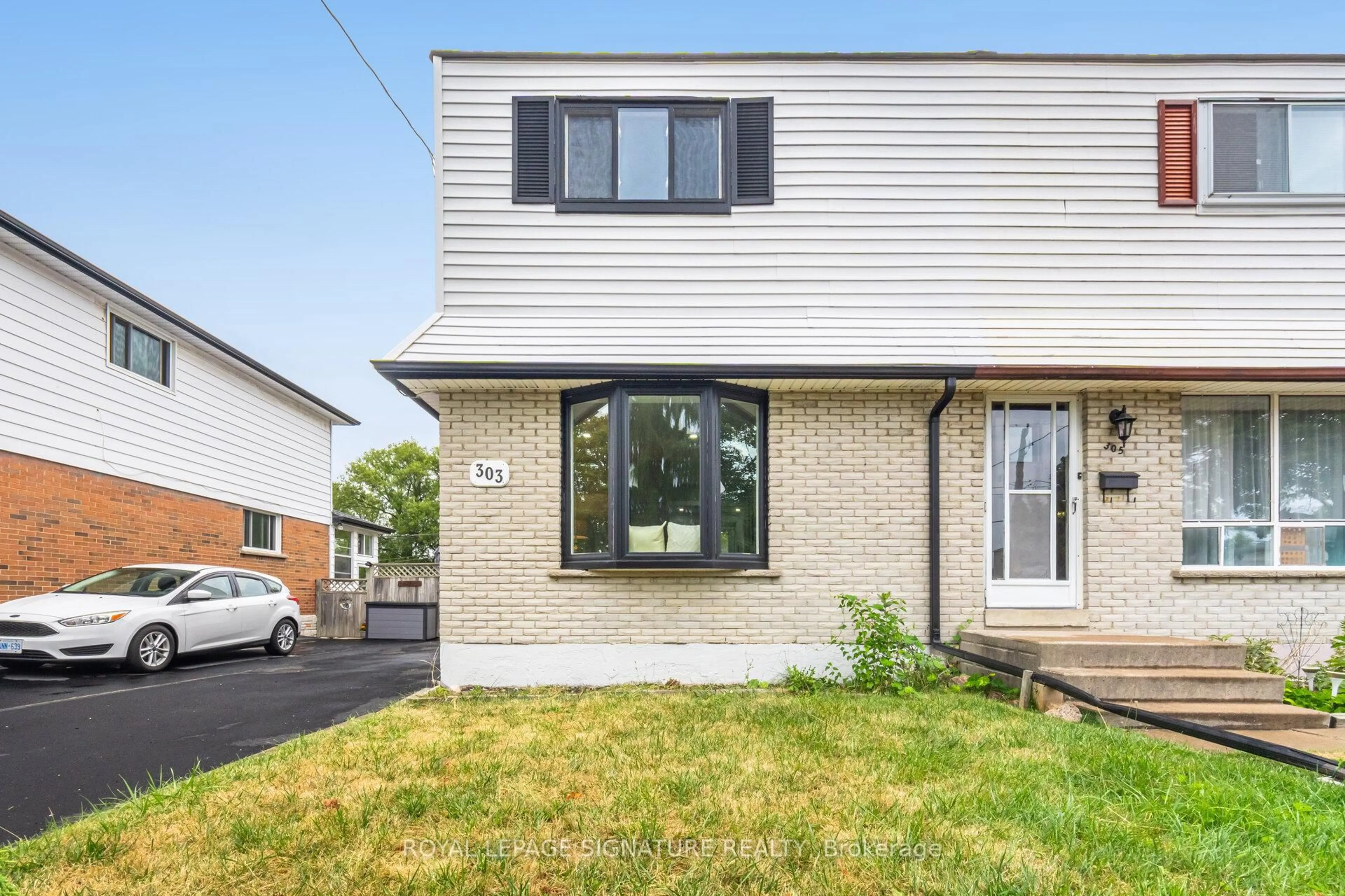 Home with brick exterior material, street for 303 Durham Crt, Oshawa Ontario L1J 5R5