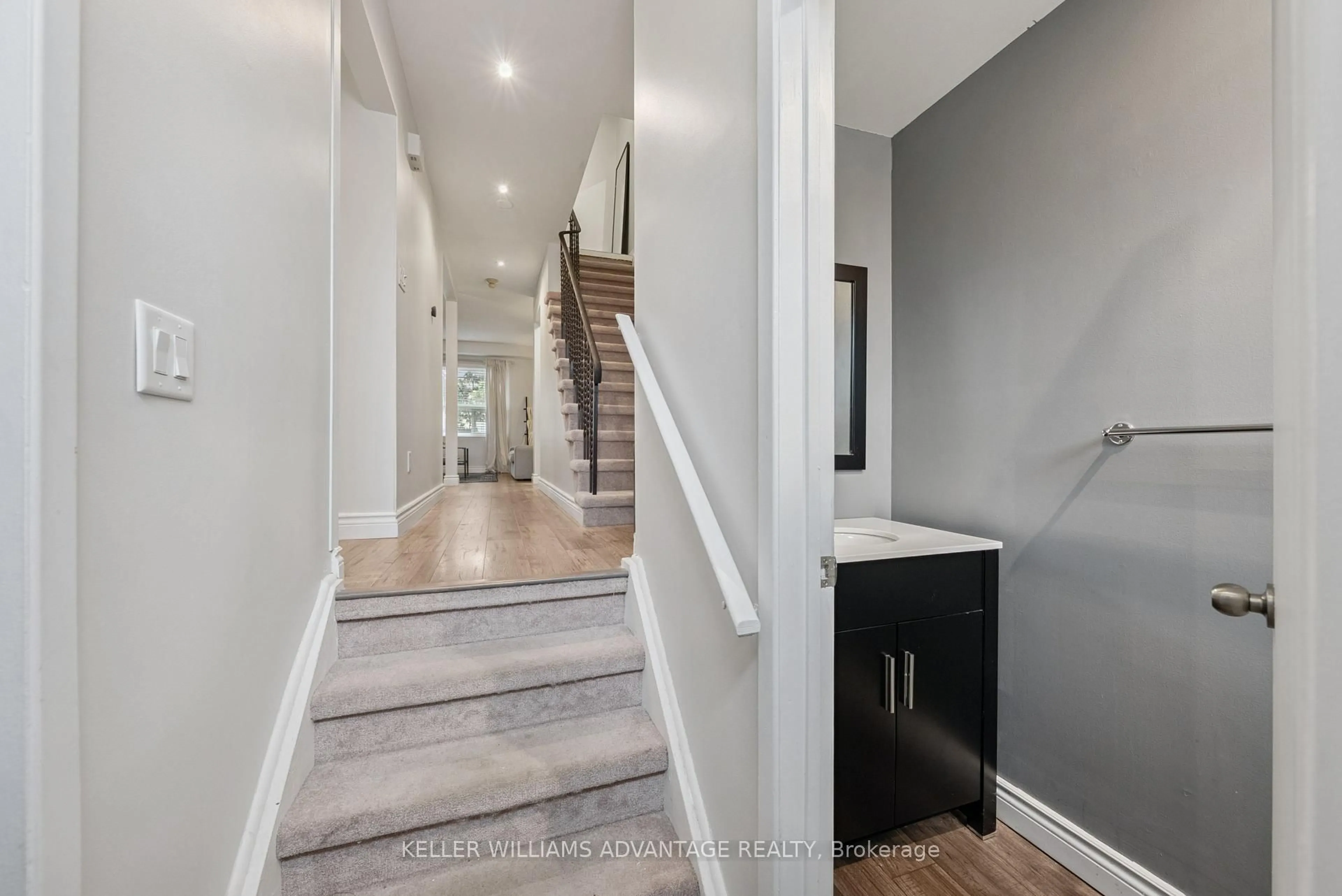 Indoor entryway for 1915 Denmar Rd #168, Pickering Ontario L1V 3E1