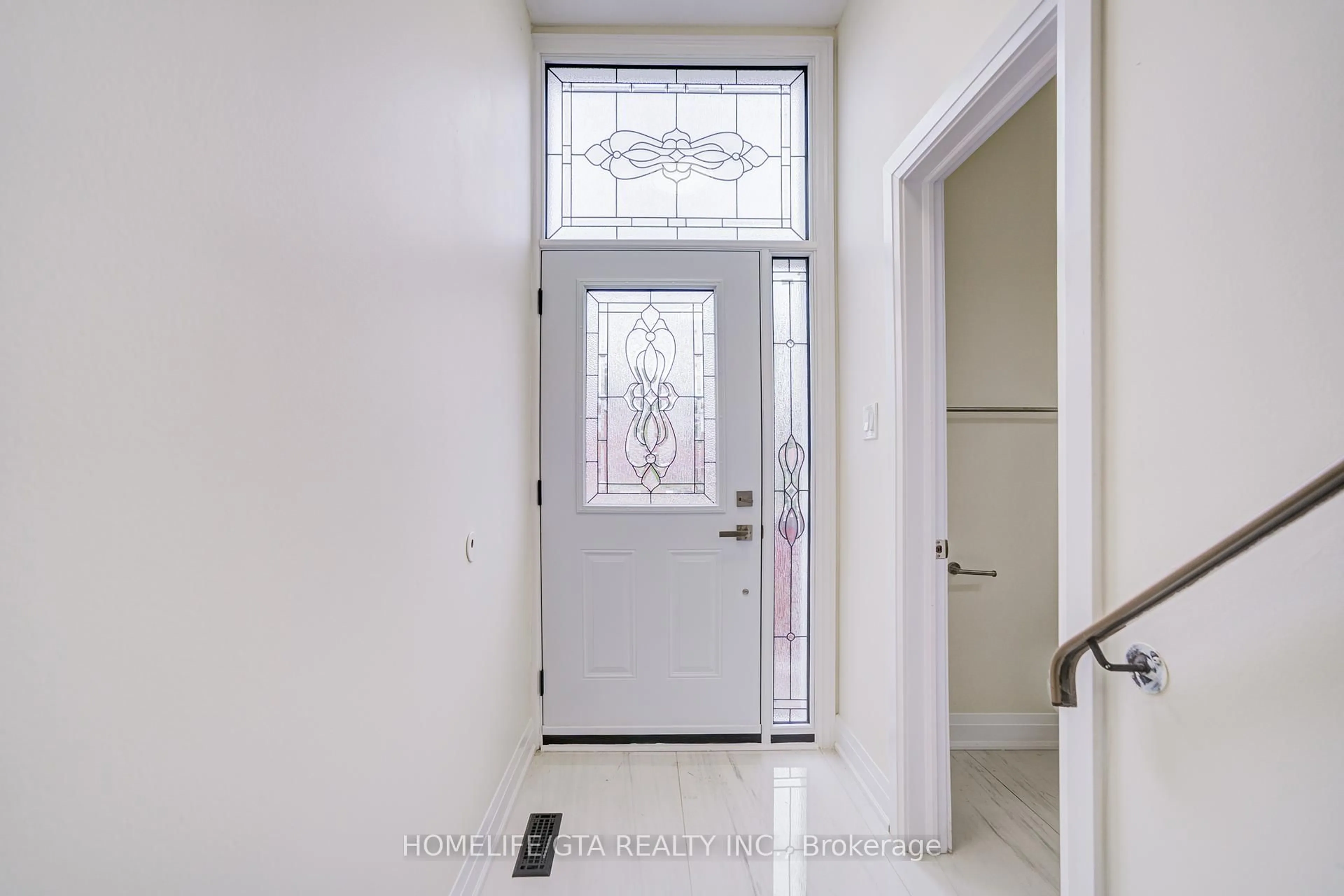 Indoor entryway for 6 Sprucewood Crt, Toronto Ontario M1W 2K3