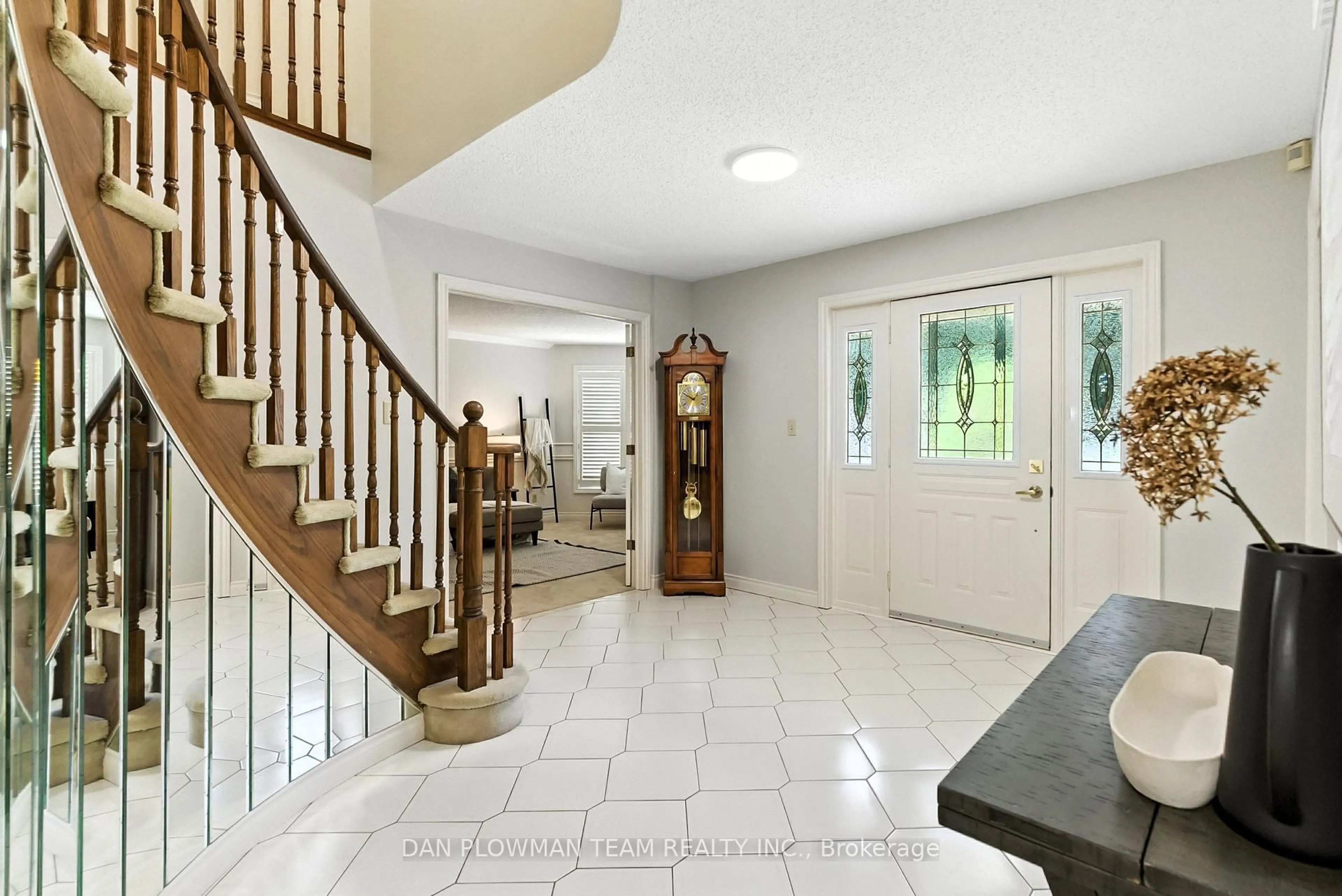 Indoor entryway for 132 Samac Tr, Oshawa Ontario L1G 7V9
