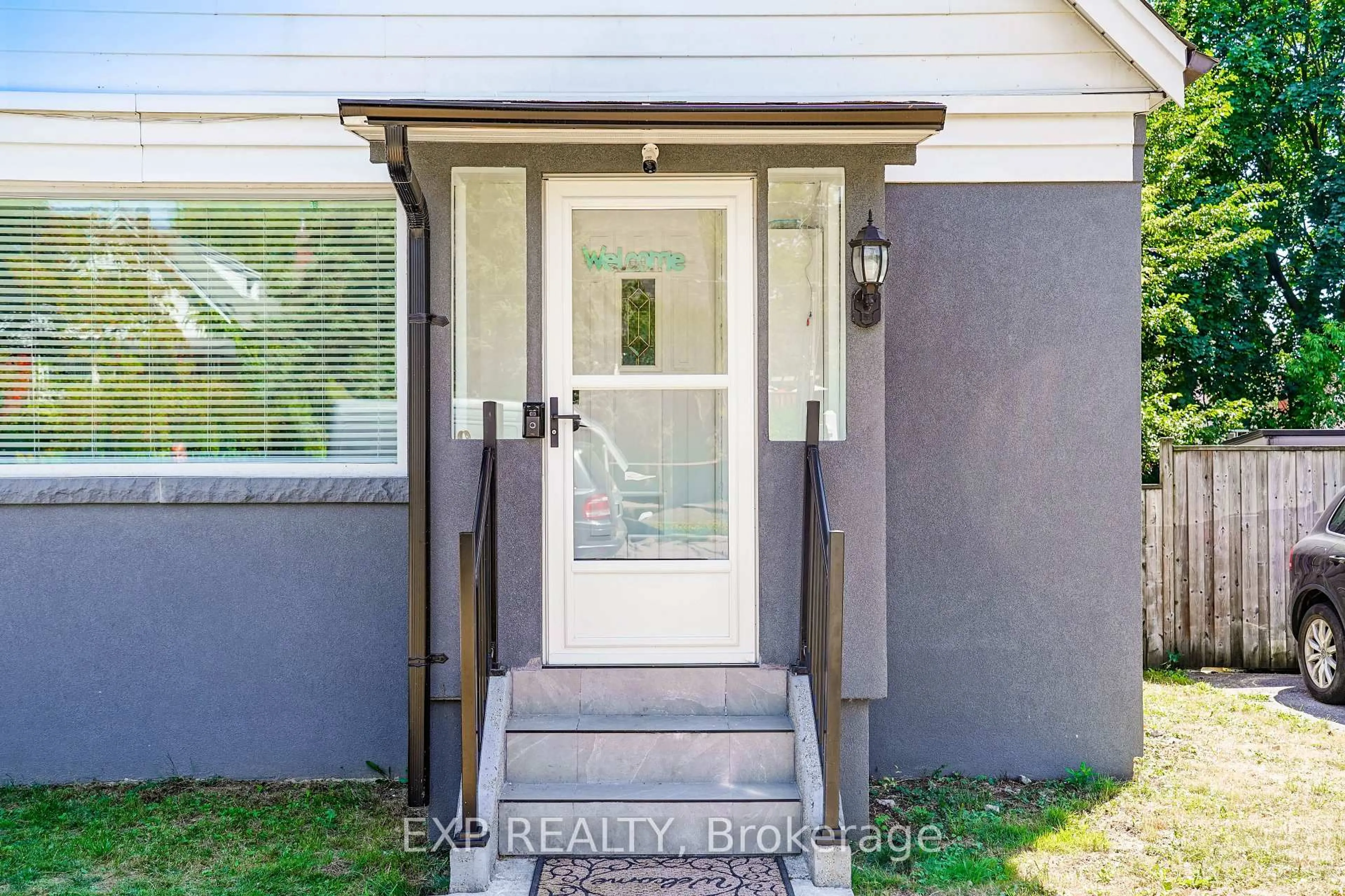 Indoor entryway for 43 Southmead Rd, Toronto Ontario M1L 2H9