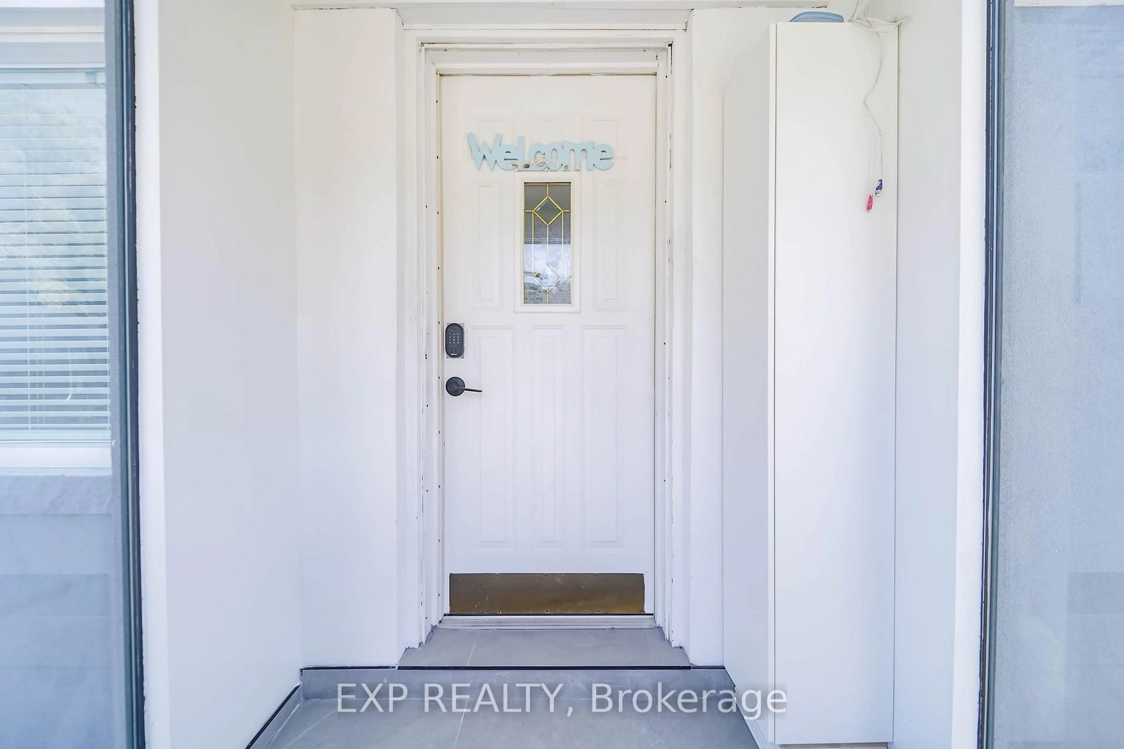 Indoor entryway for 43 Southmead Rd, Toronto Ontario M1L 2H9