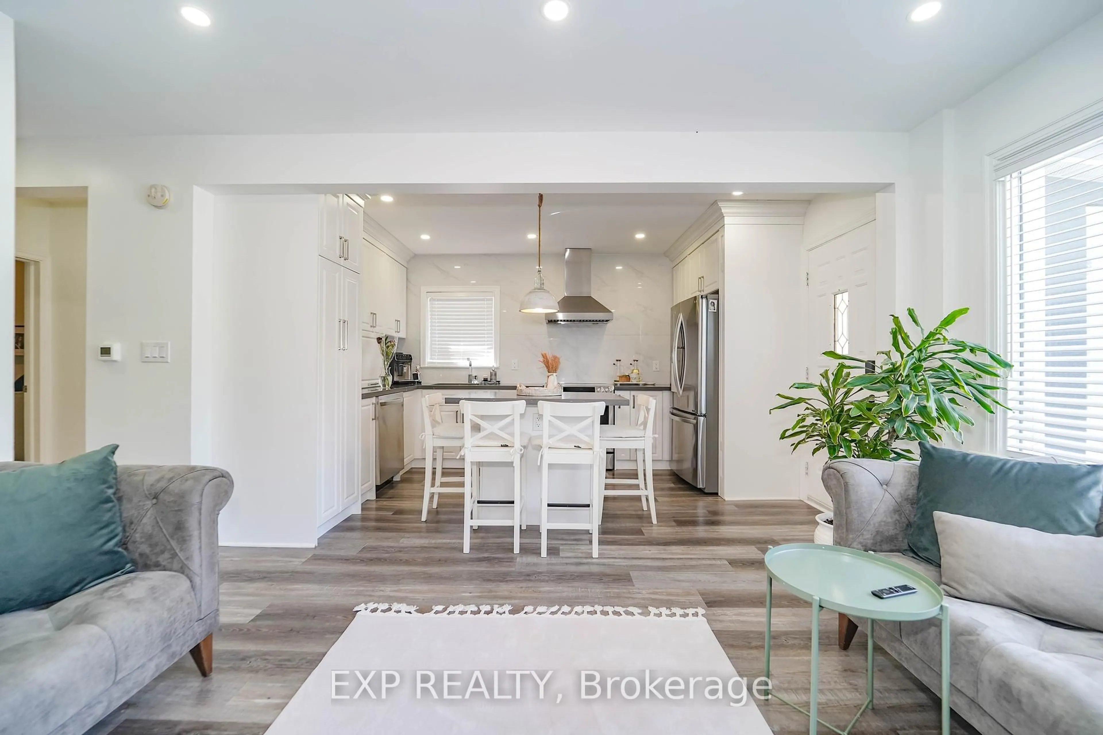 Open concept kitchen, unknown for 43 Southmead Rd, Toronto Ontario M1L 2H9