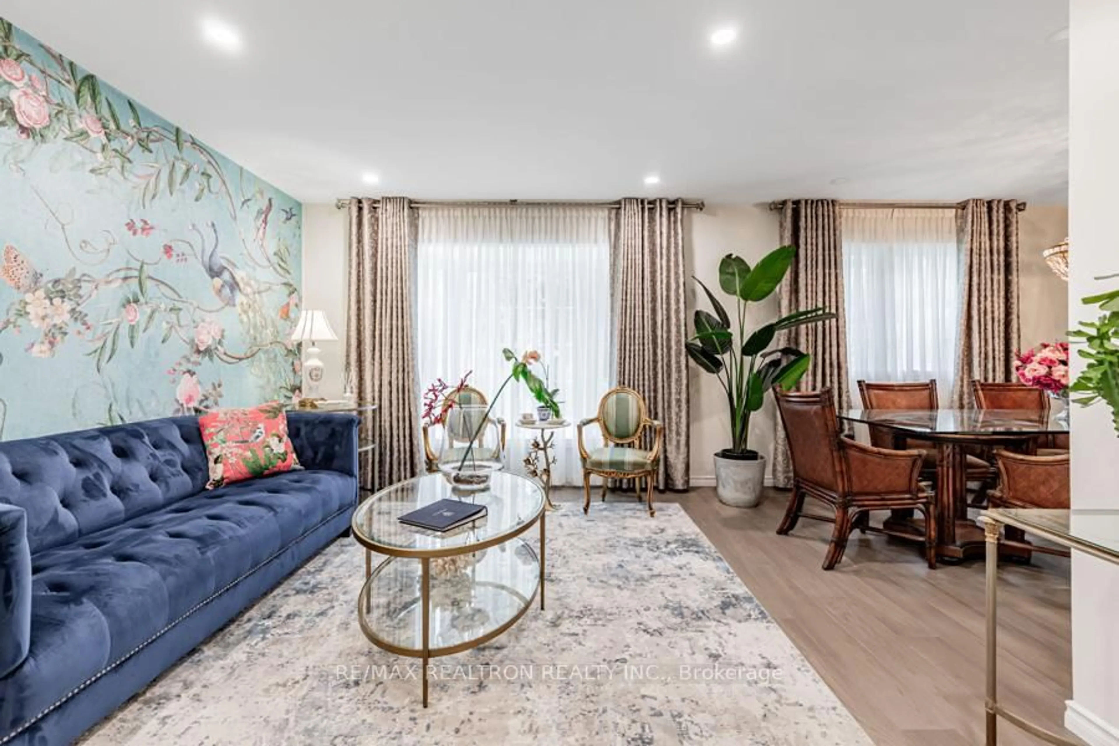 Living room with furniture, unknown for 17 Tillbrook Crt, Toronto Ontario M1B 1N5