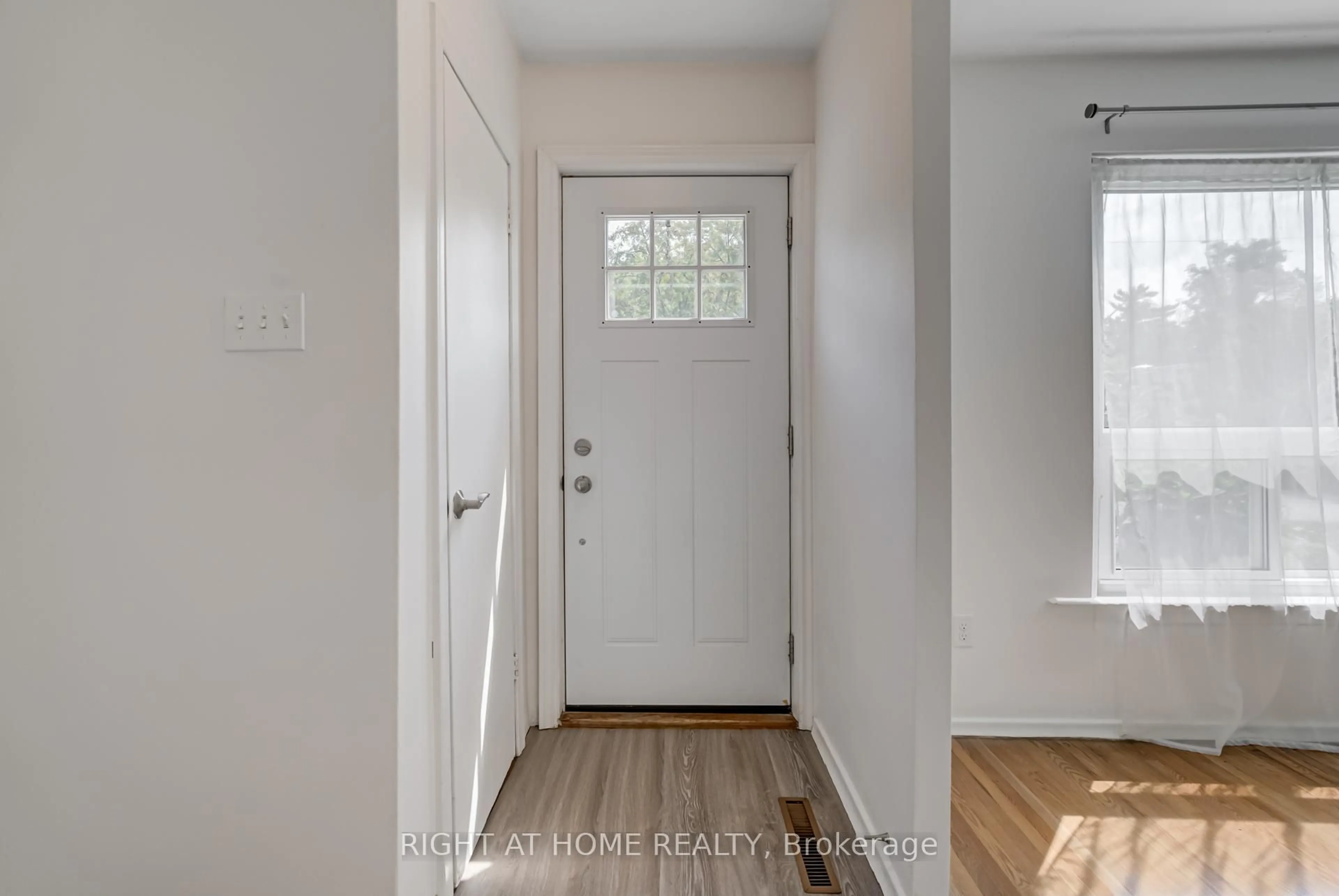 Indoor entryway for 58 Anaconda Ave, Toronto Ontario M1L 4M2