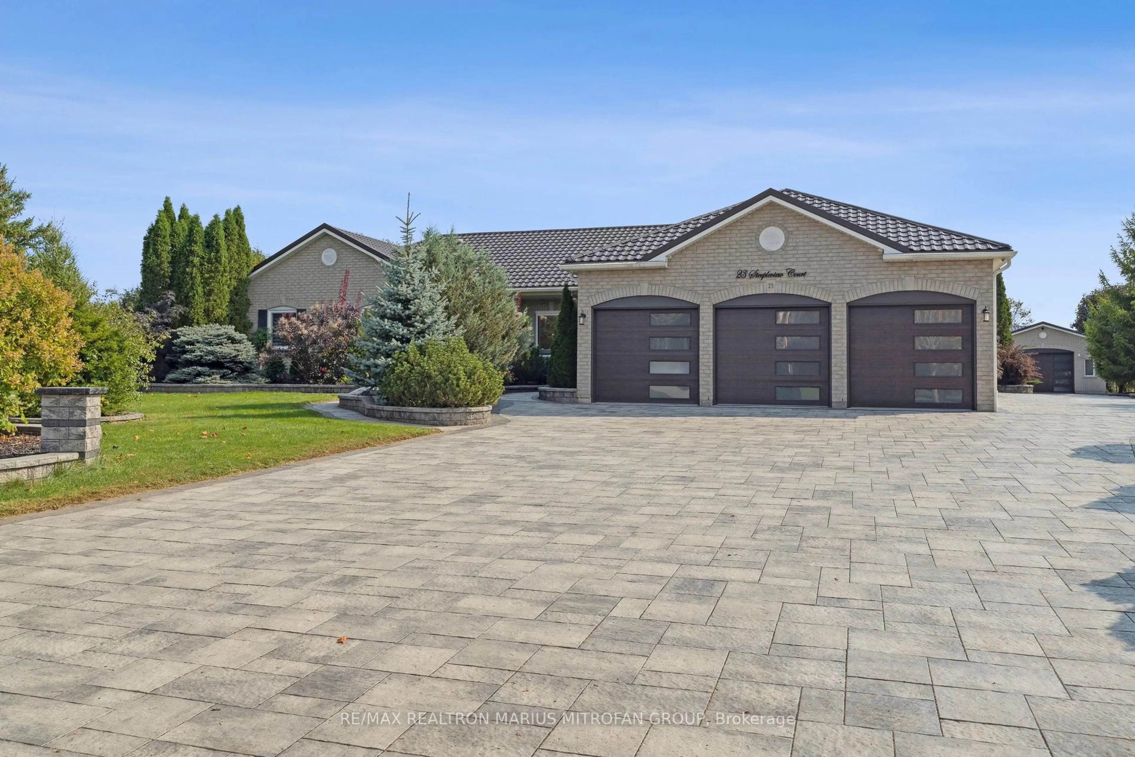 Unknown for 23 Steepleview Crt, Oshawa Ontario L1H 0S6