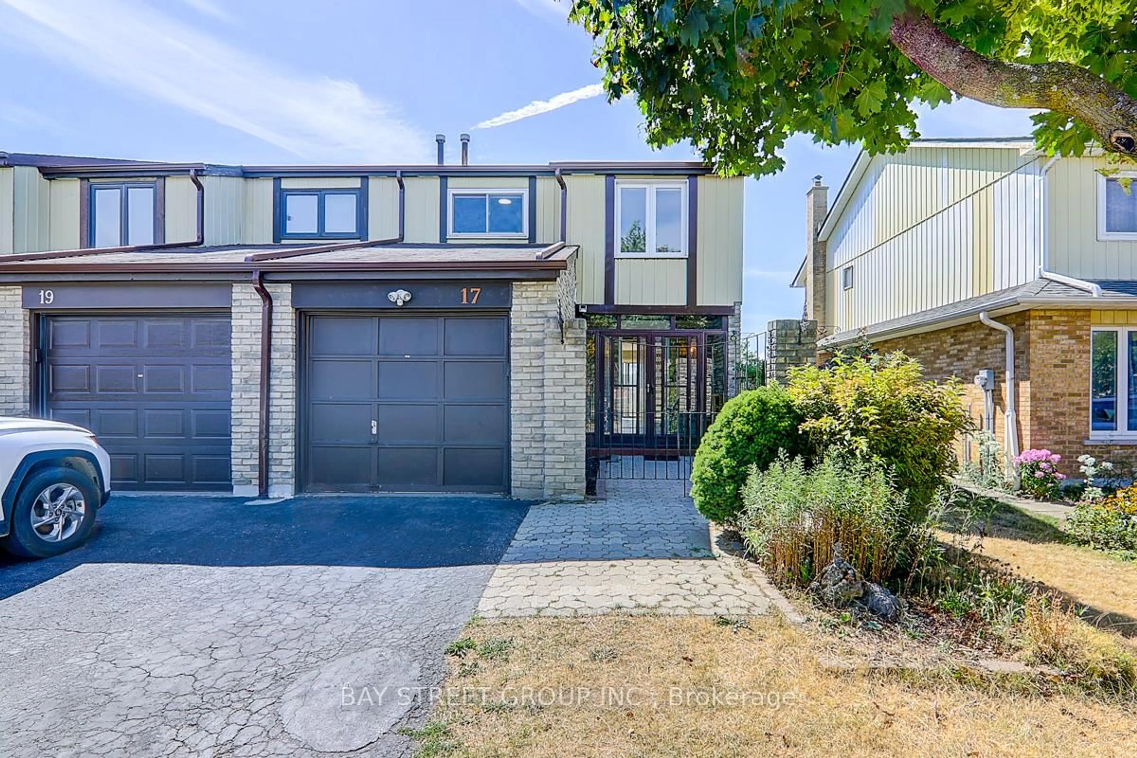 Home with brick exterior material, street for 17 Newdawn Cres, Toronto Ontario M1V 1J8