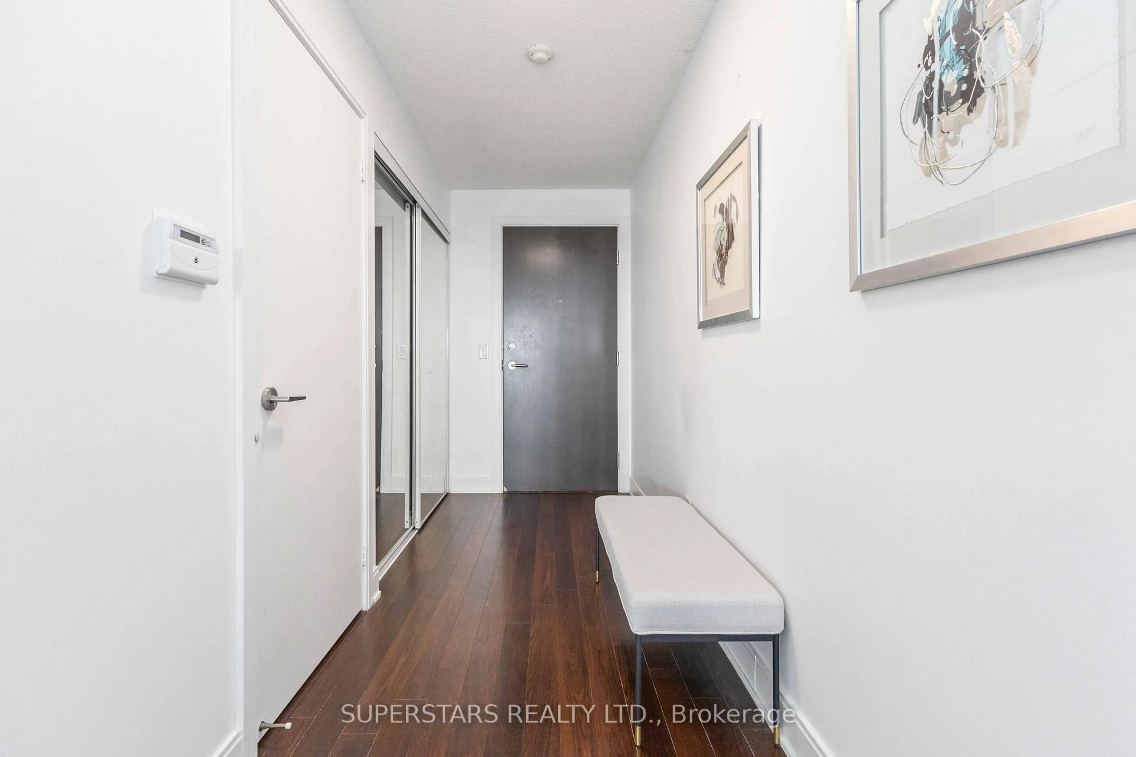 Indoor entryway for 135 Village Green Sq #2726, Toronto Ontario M1S 0G4