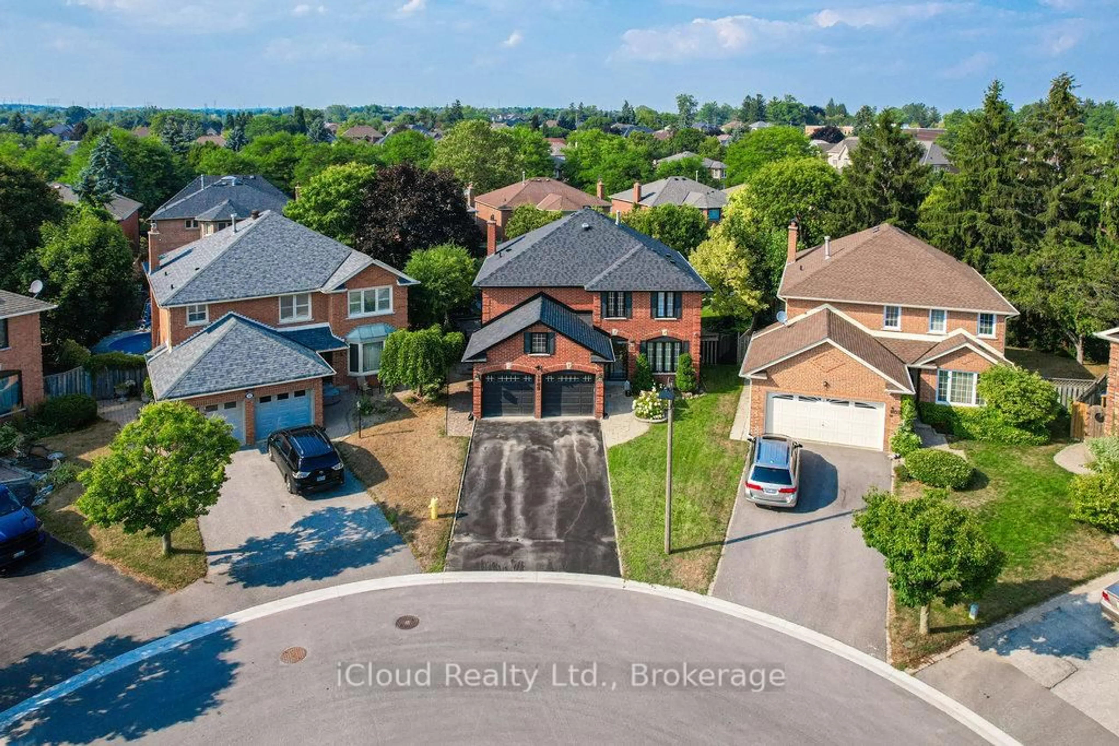 A pic from outside/outdoor area/front of a property/back of a property/a pic from drone, street for 1109 Petunia Pl, Pickering Ontario L1V 4N5