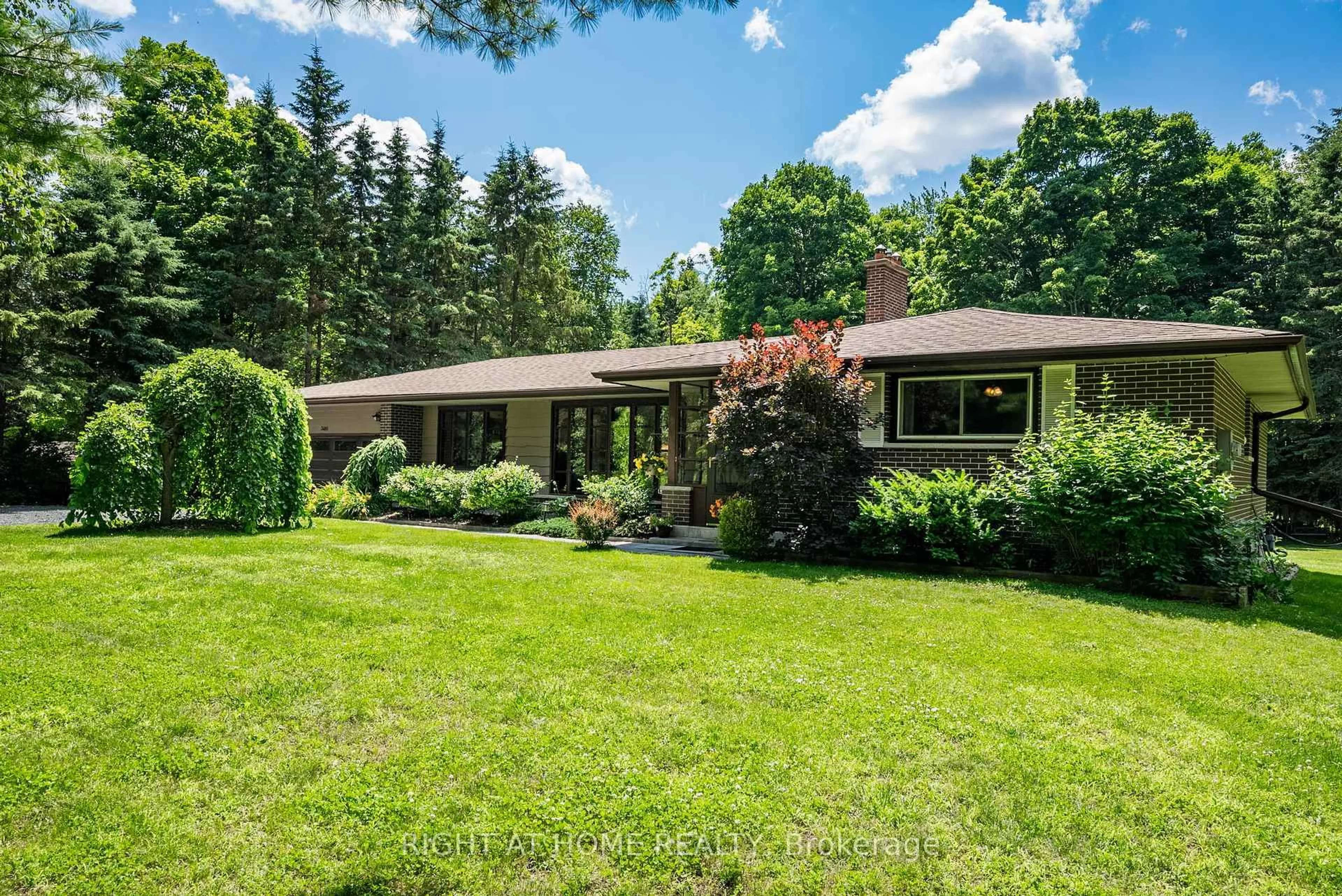 Home with vinyl exterior material, unknown for 3480 Courtice Rd, Clarington Ontario L1E 2L6