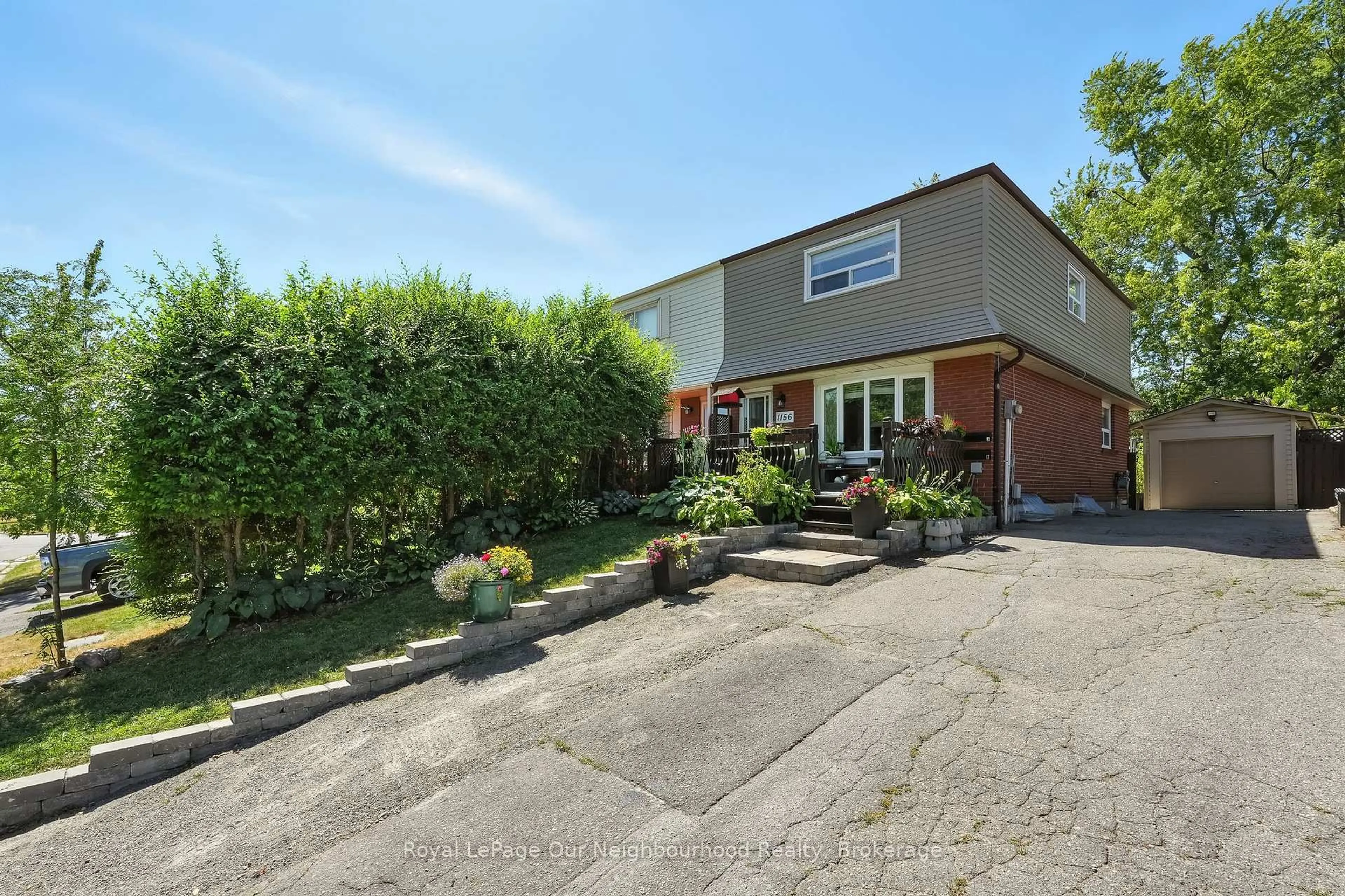 A pic from outside/outdoor area/front of a property/back of a property/a pic from drone, street for 1156 Valley Crt, Oshawa Ontario L1J 3M5