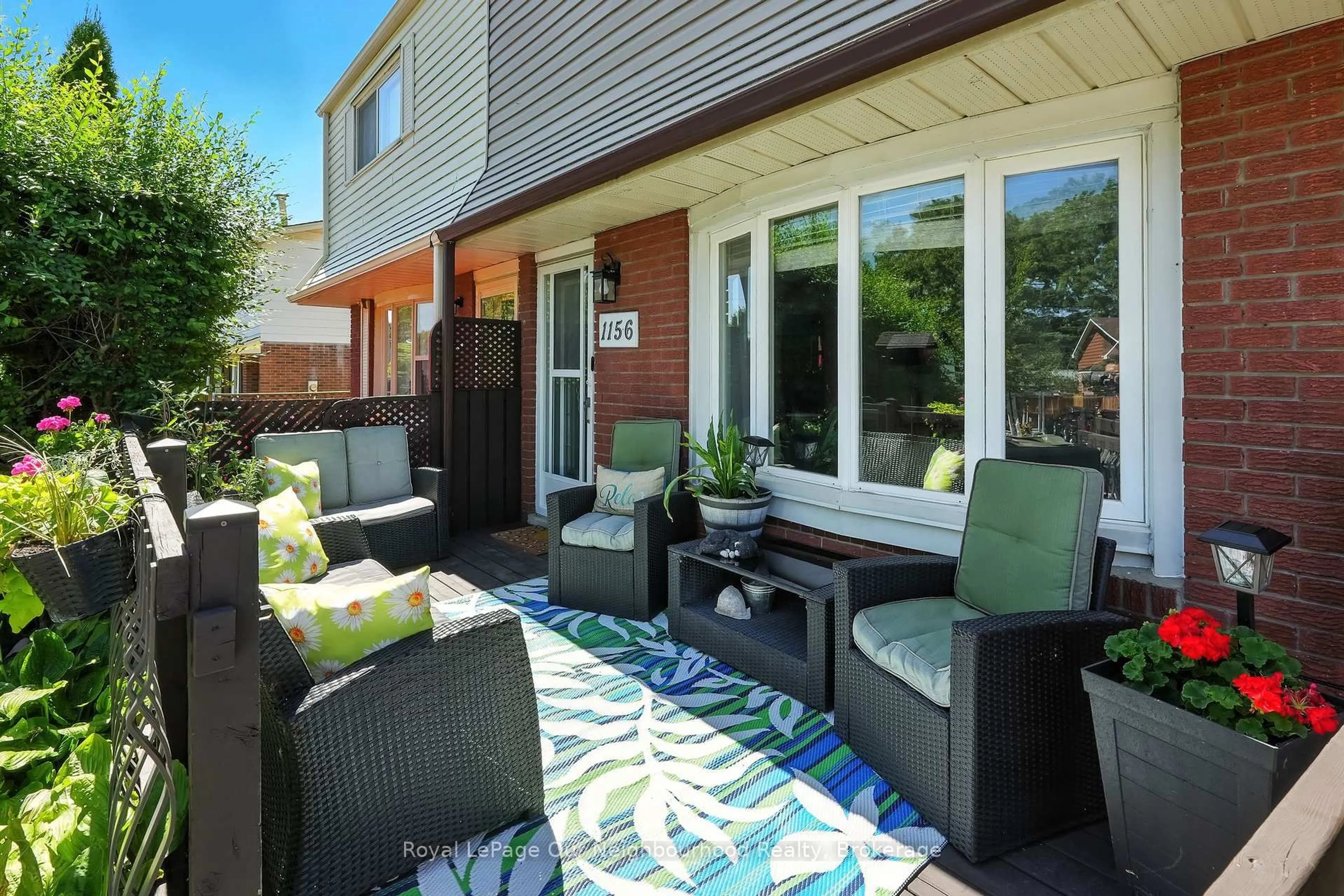 Patio, street for 1156 Valley Crt, Oshawa Ontario L1J 3M5