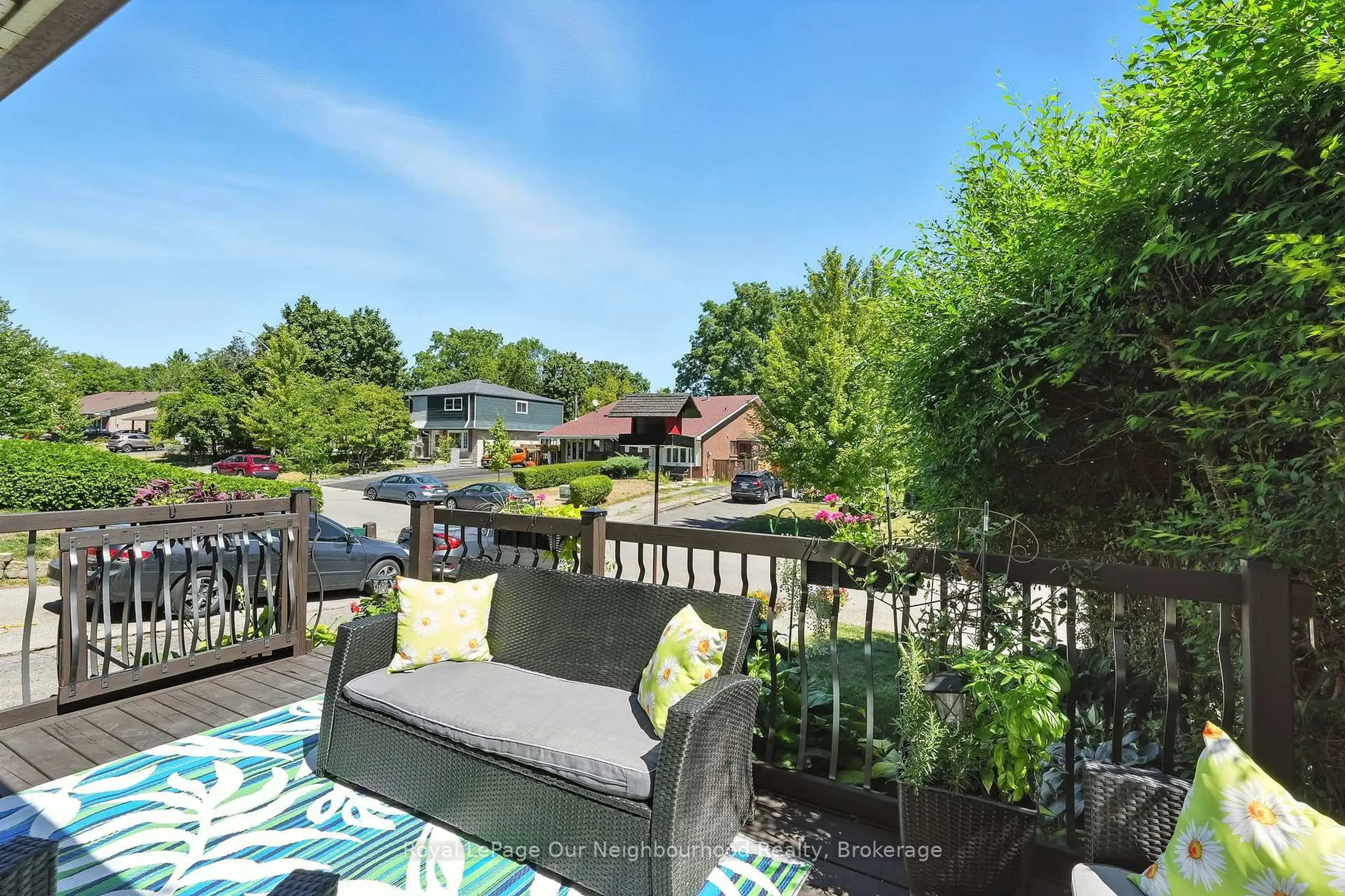 Patio, water/lake/river/ocean view for 1156 Valley Crt, Oshawa Ontario L1J 3M5