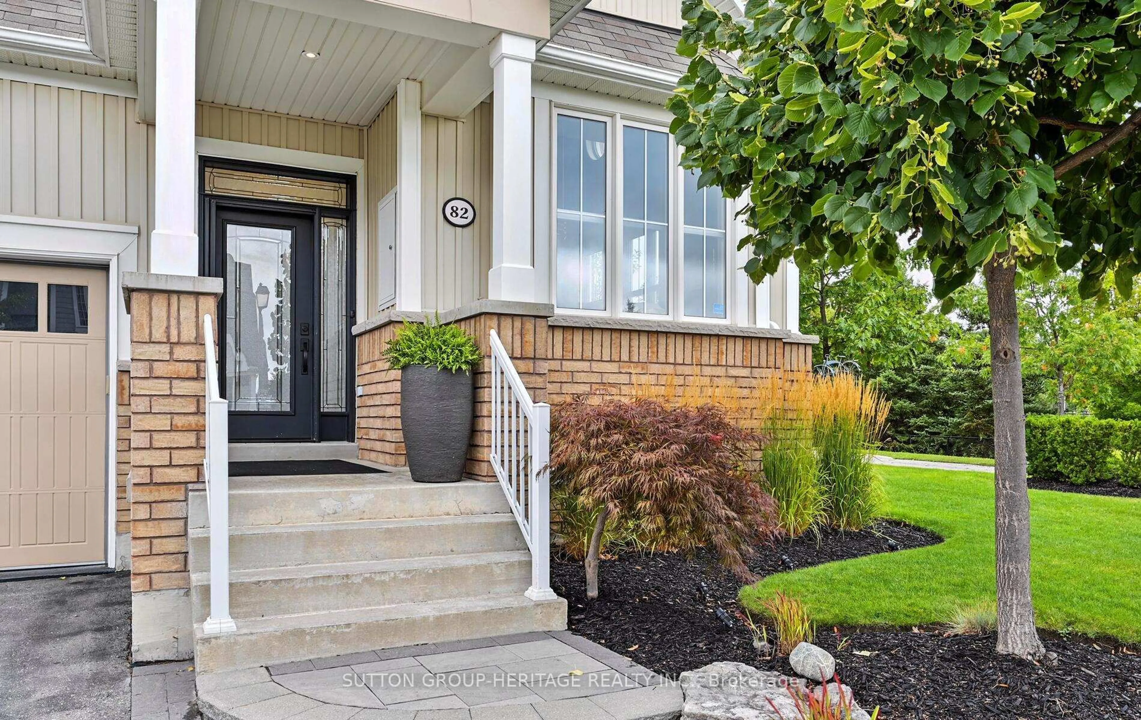 Indoor entryway for 82 Vallance Way, Whitby Ontario L1M 0J8