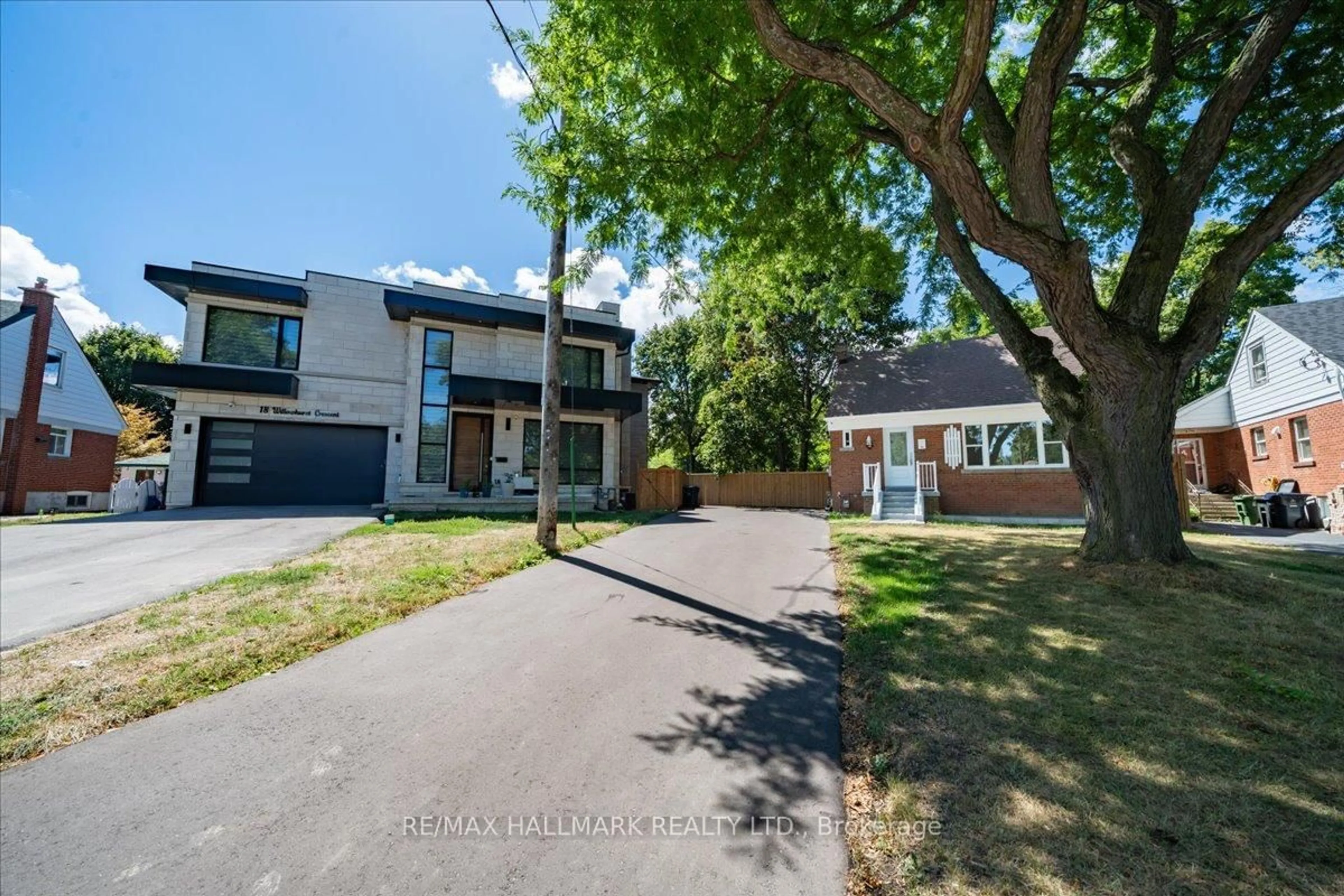 A pic from outside/outdoor area/front of a property/back of a property/a pic from drone, street for 16 Willowhurst Cres, Toronto Ontario M1R 3R6