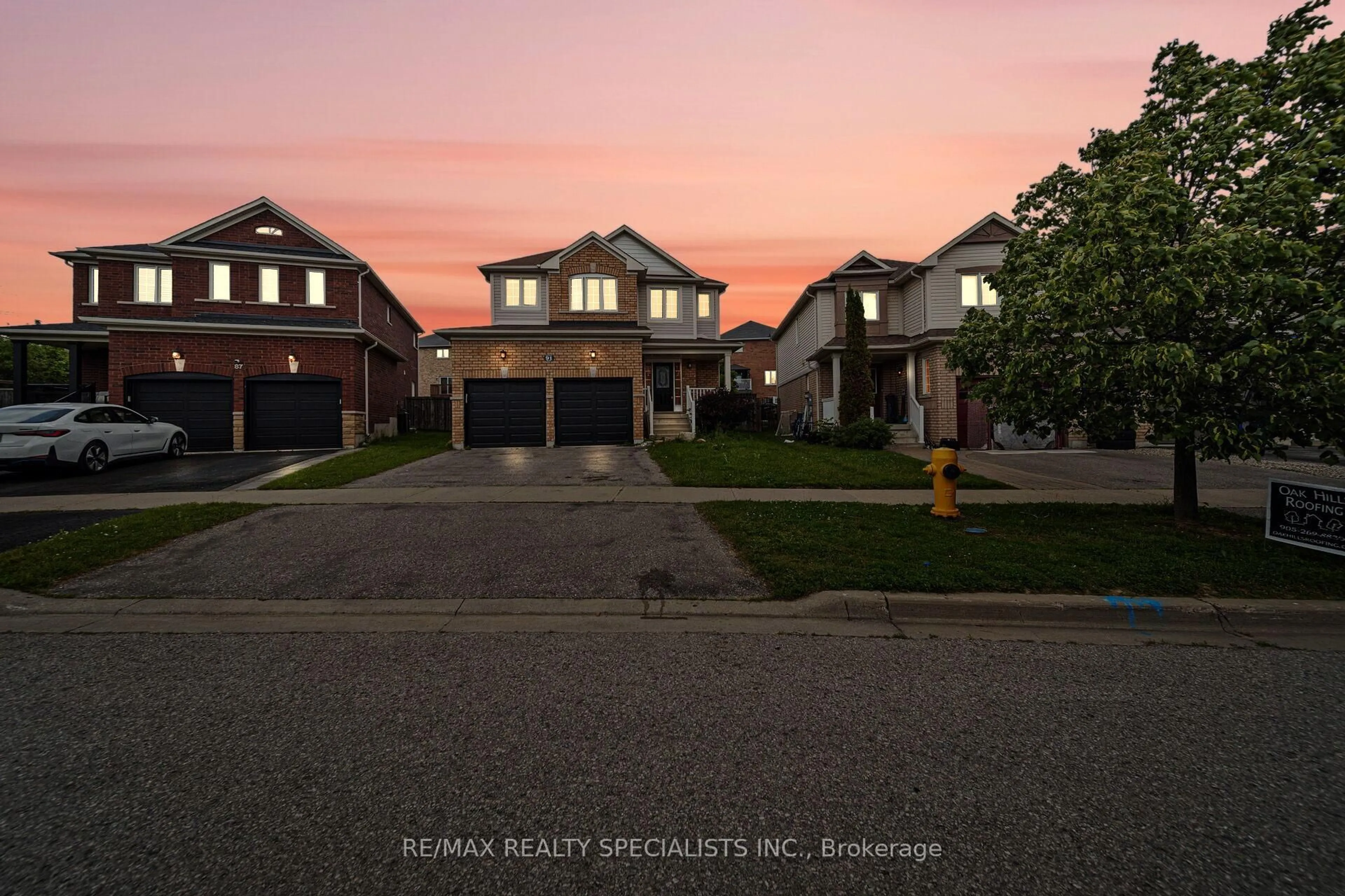 A pic from outside/outdoor area/front of a property/back of a property/a pic from drone, street for 91 Laprade Sq, Clarington Ontario L1C 0C9