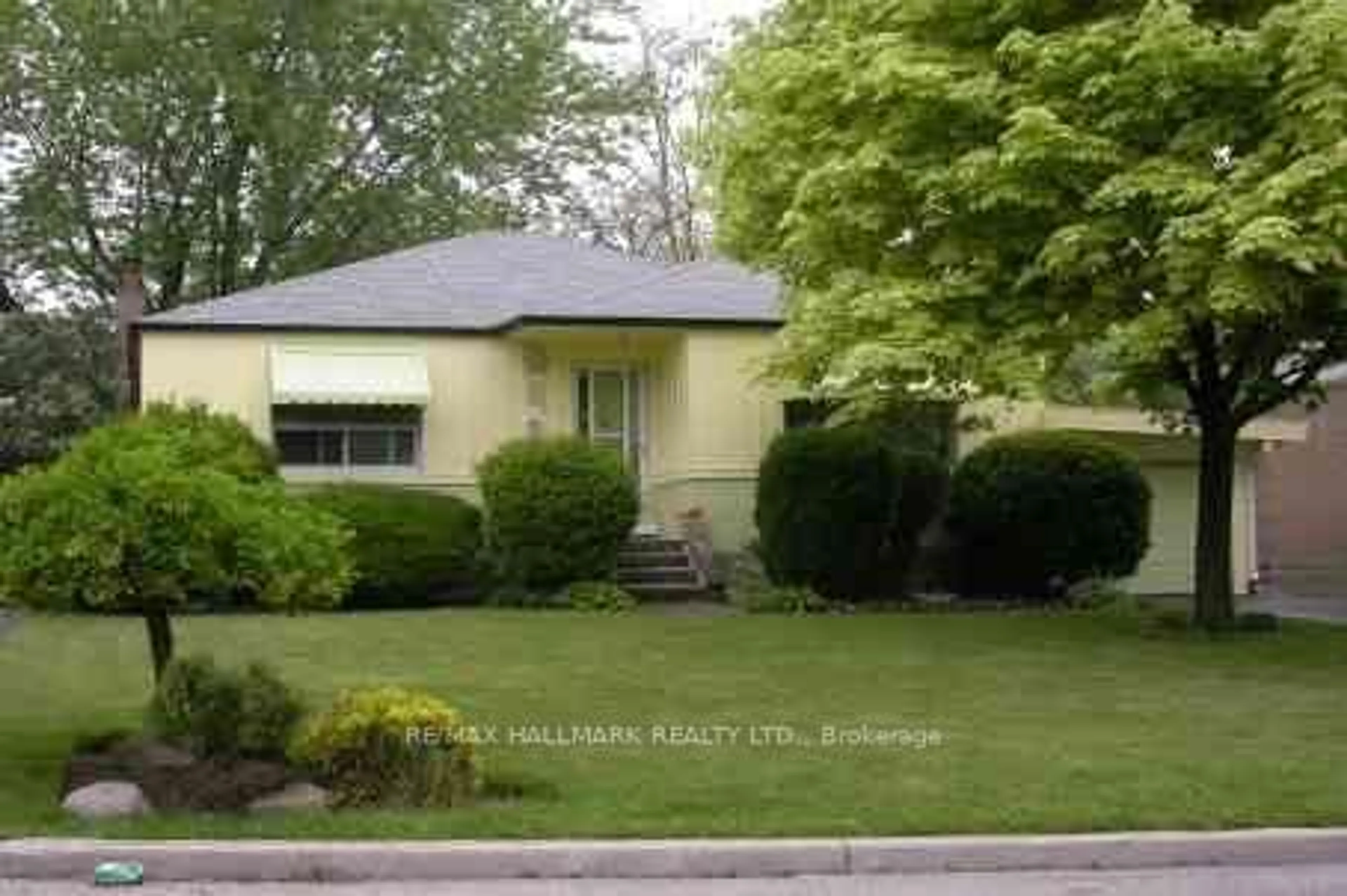Home with vinyl exterior material, street for 22 Latham Ave, Toronto Ontario M1N 1M8