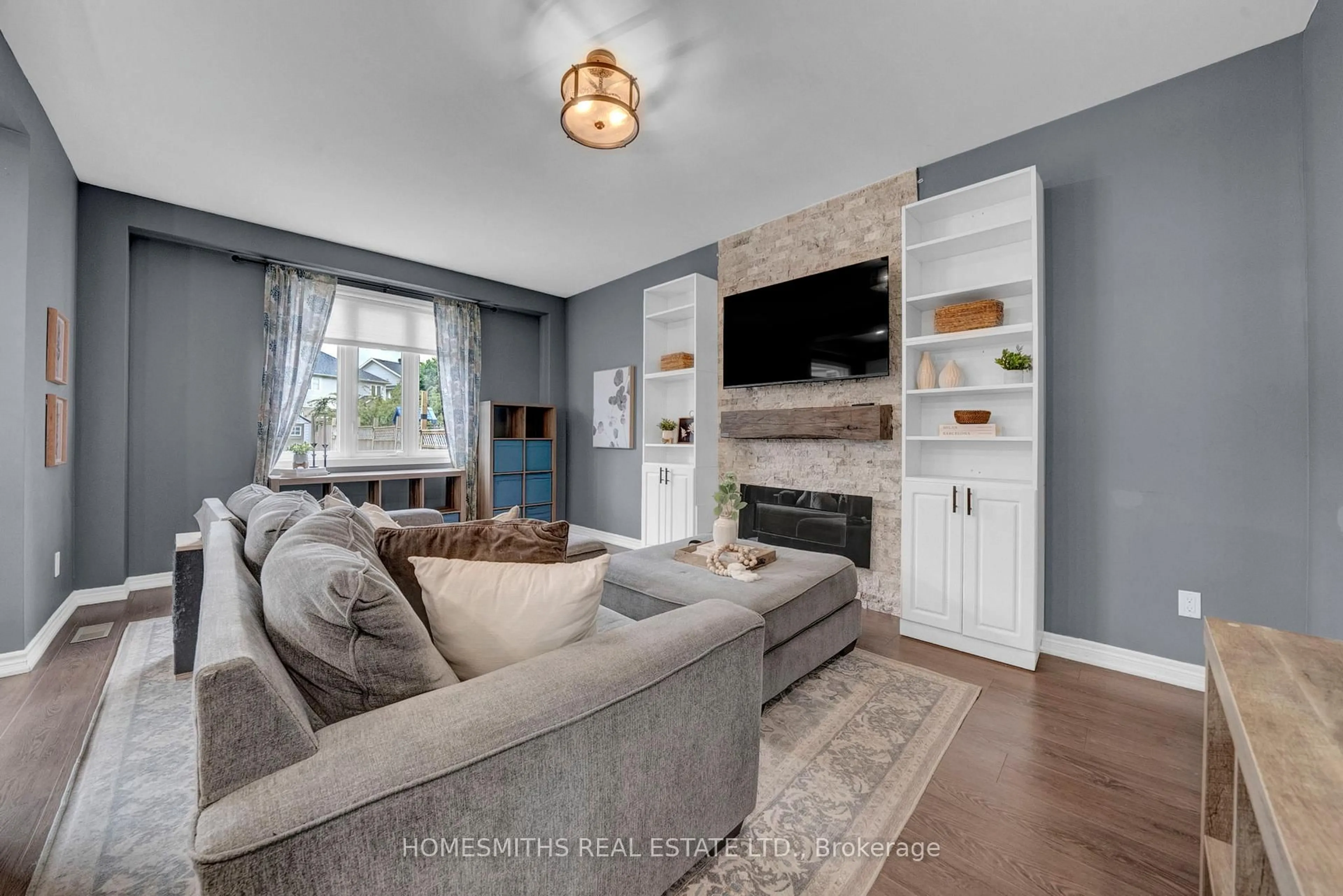 Living room with furniture, unknown for 109 Westover Dr, Clarington Ontario L1C 0M8