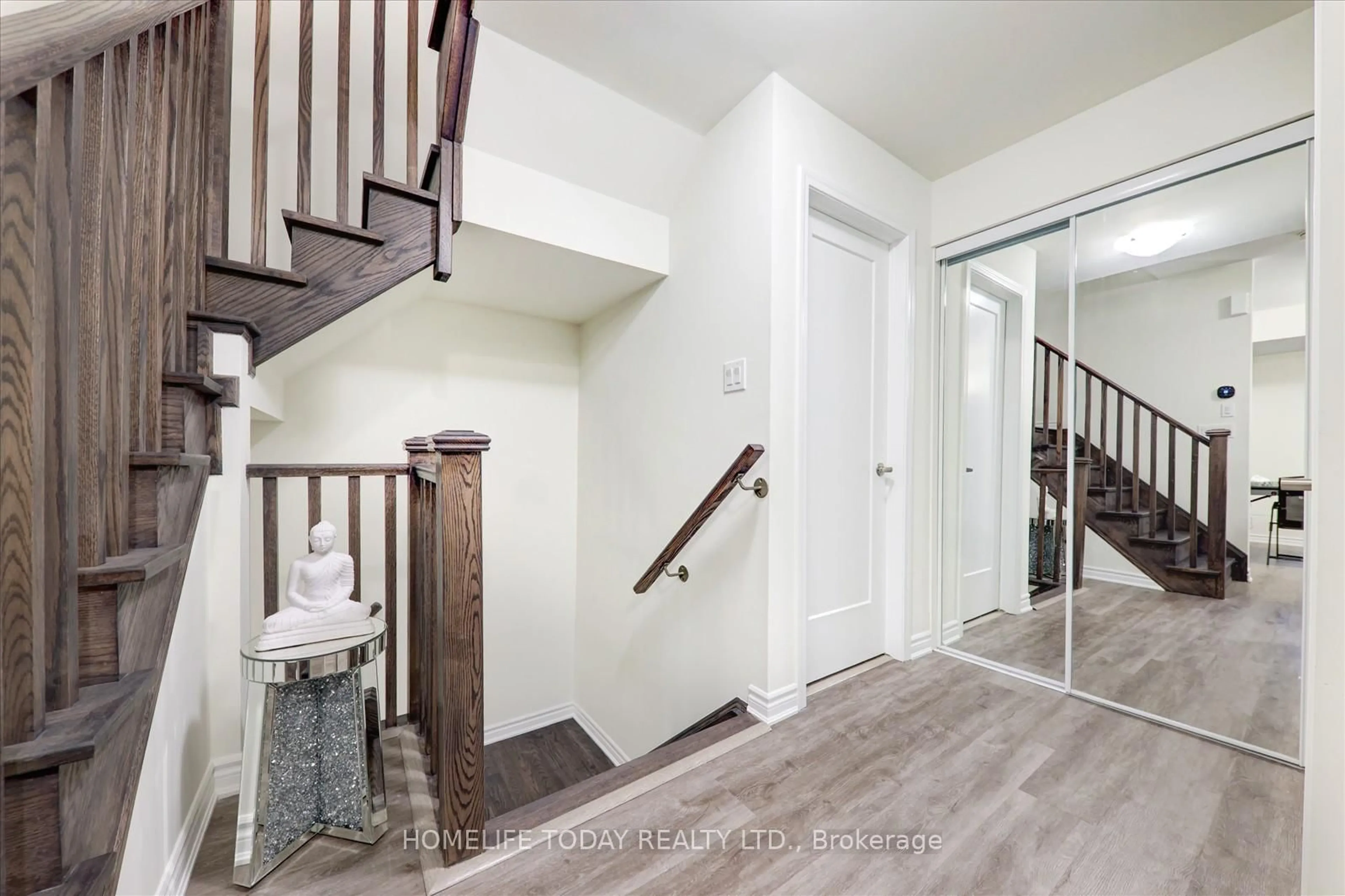 Indoor entryway for 2787 Eglington Ave #321, Toronto Ontario M1J 0B2