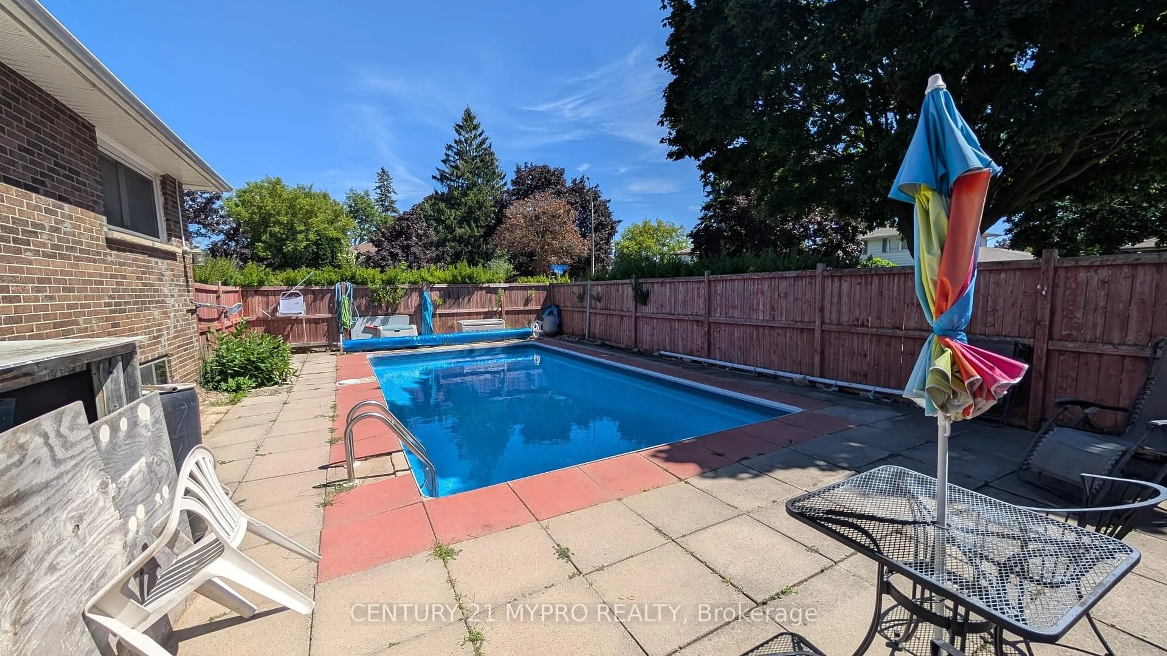 Pool for 1380 Sarcee St, Oshawa Ontario L1G 4N3