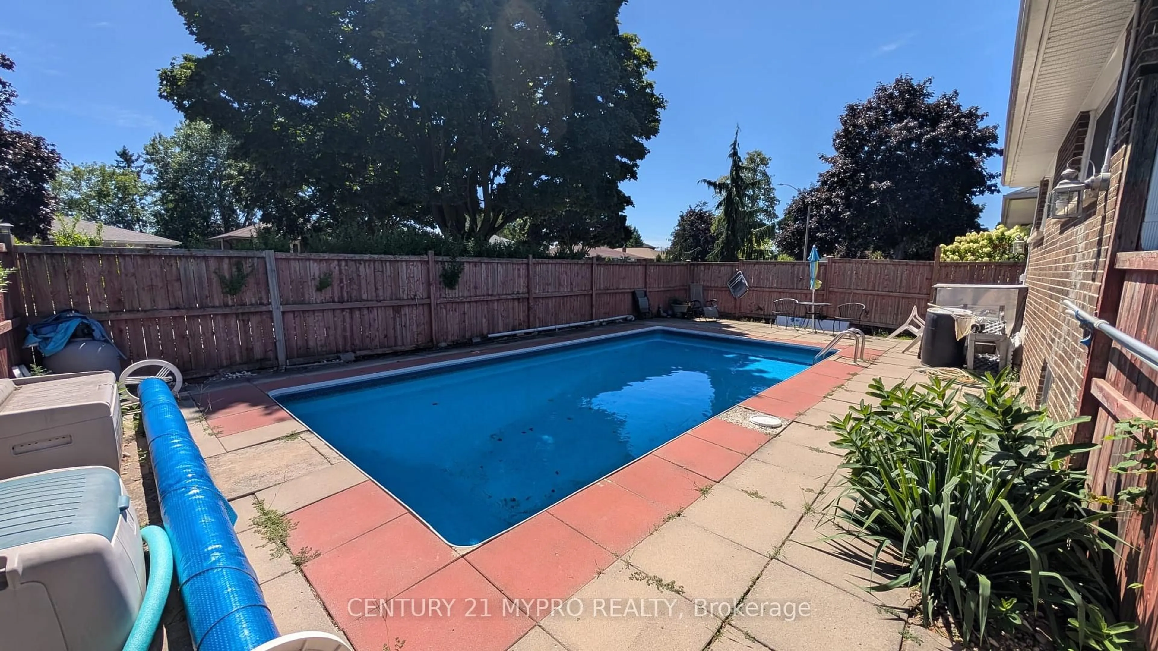 Pool for 1380 Sarcee St, Oshawa Ontario L1G 4N3