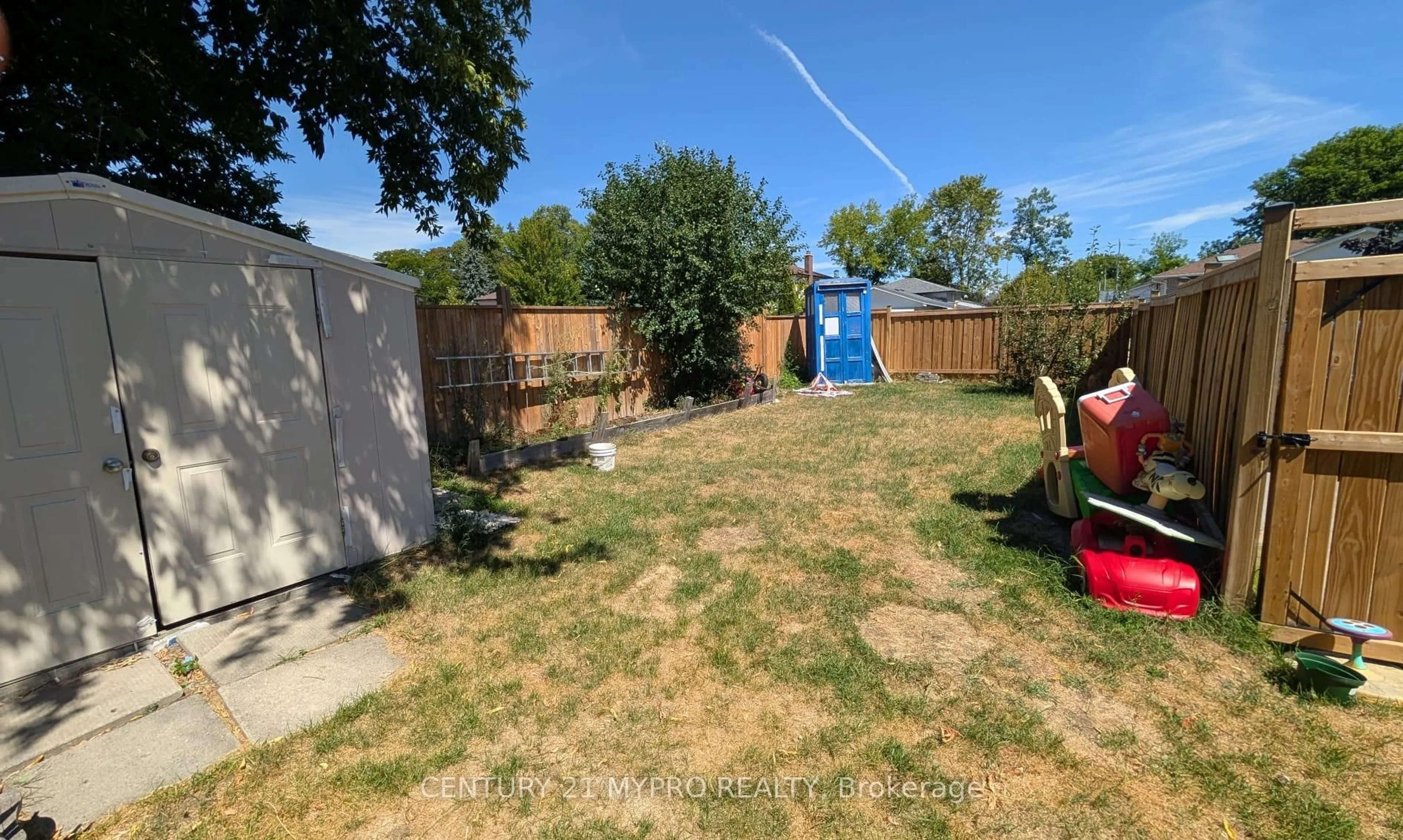 A pic from outside/outdoor area/front of a property/back of a property/a pic from drone, street for 1380 Sarcee St, Oshawa Ontario L1G 4N3