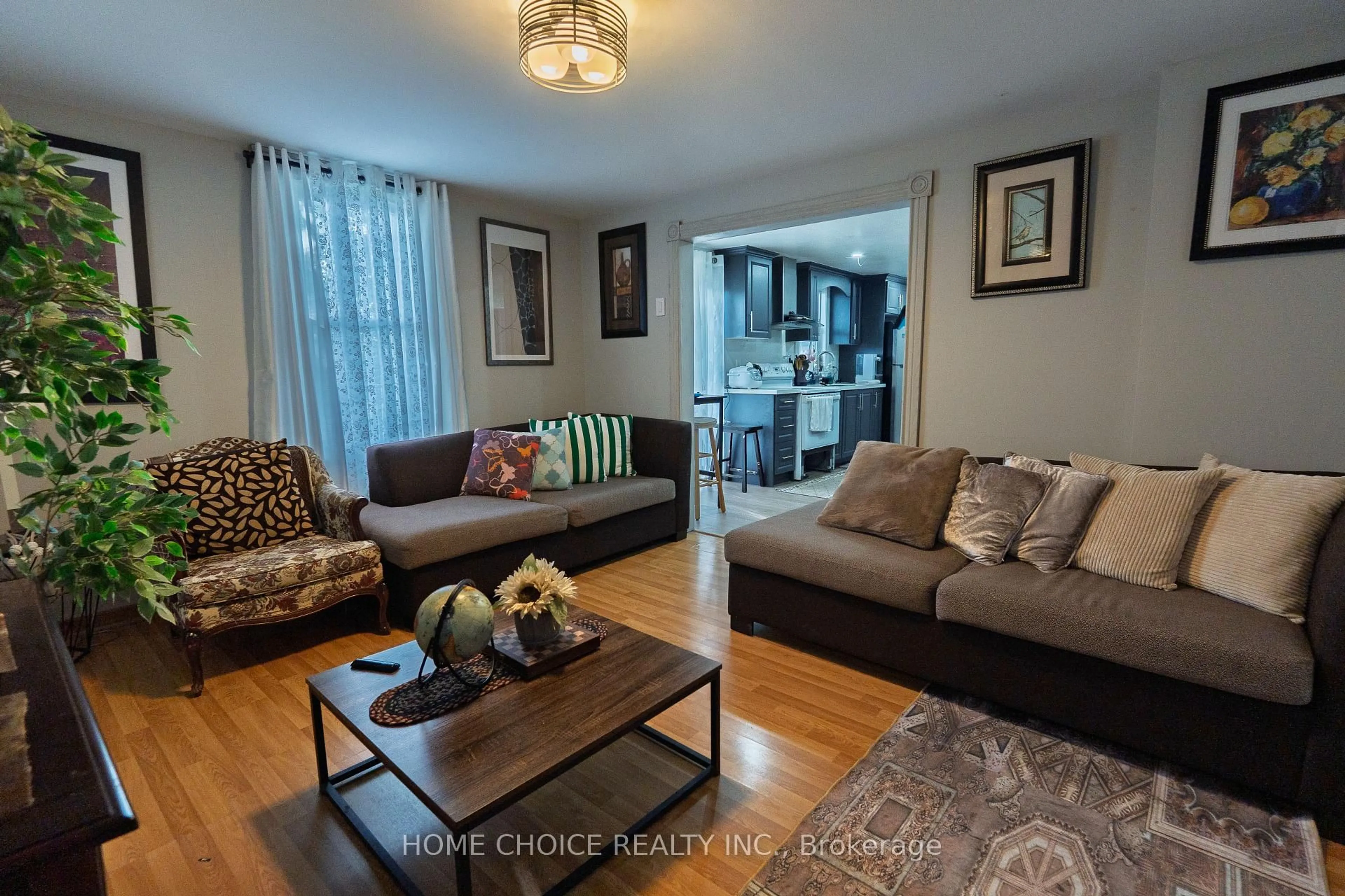 Living room with furniture, wood/laminate floor for 272 Taunton Rd, Oshawa Ontario L1G 3T5