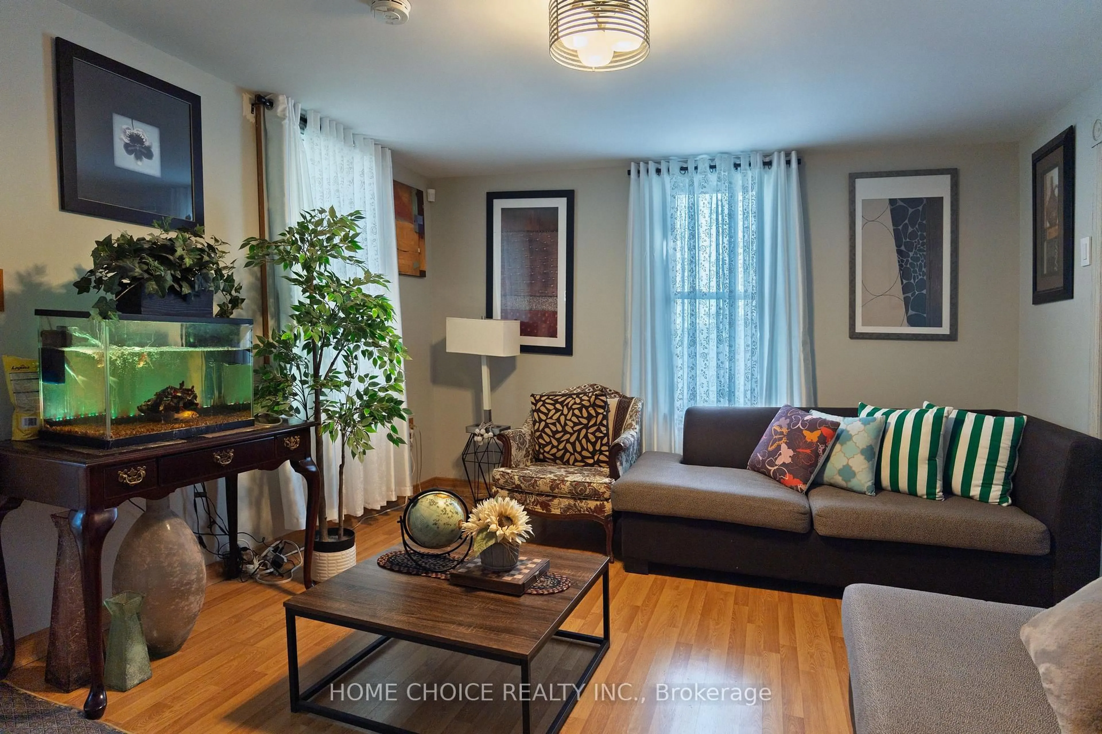 Living room with furniture, wood/laminate floor for 272 Taunton Rd, Oshawa Ontario L1G 3T5