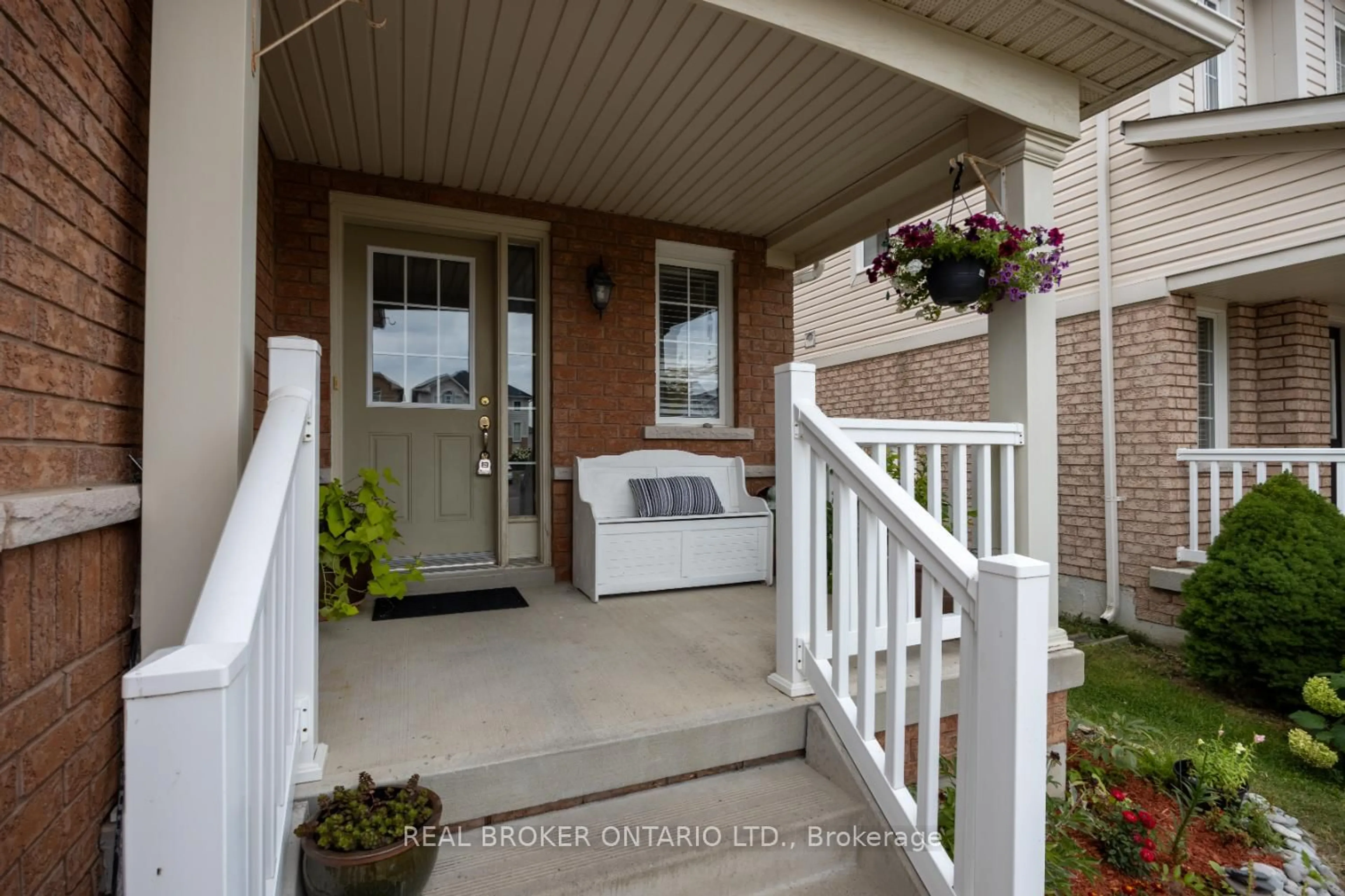 Indoor entryway for 115 William Cowles Dr, Clarington Ontario L1C 0E3