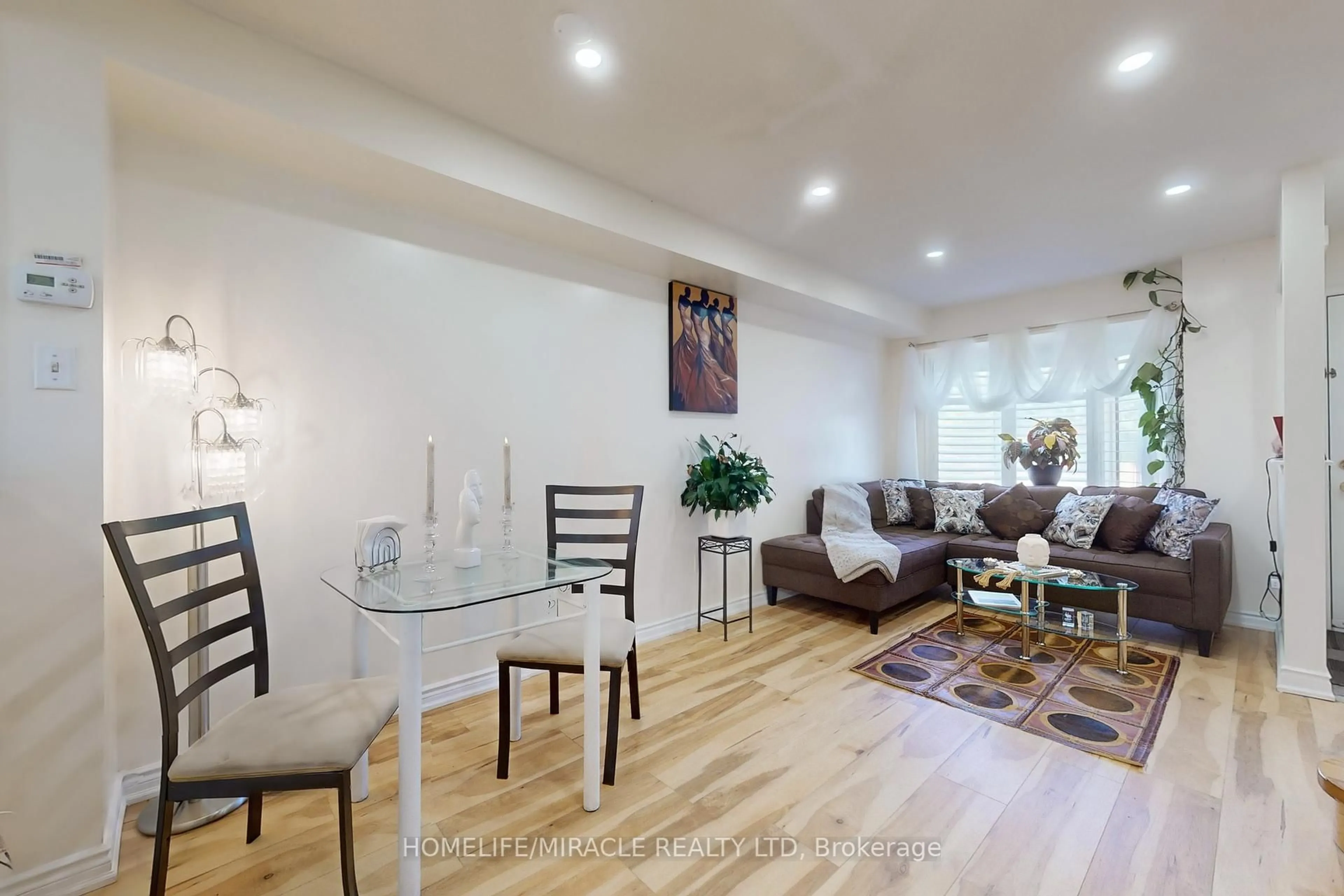 Living room with furniture, wood/laminate floor for 57 Hedge End Rd #8, Toronto Ontario M1B 5Z4