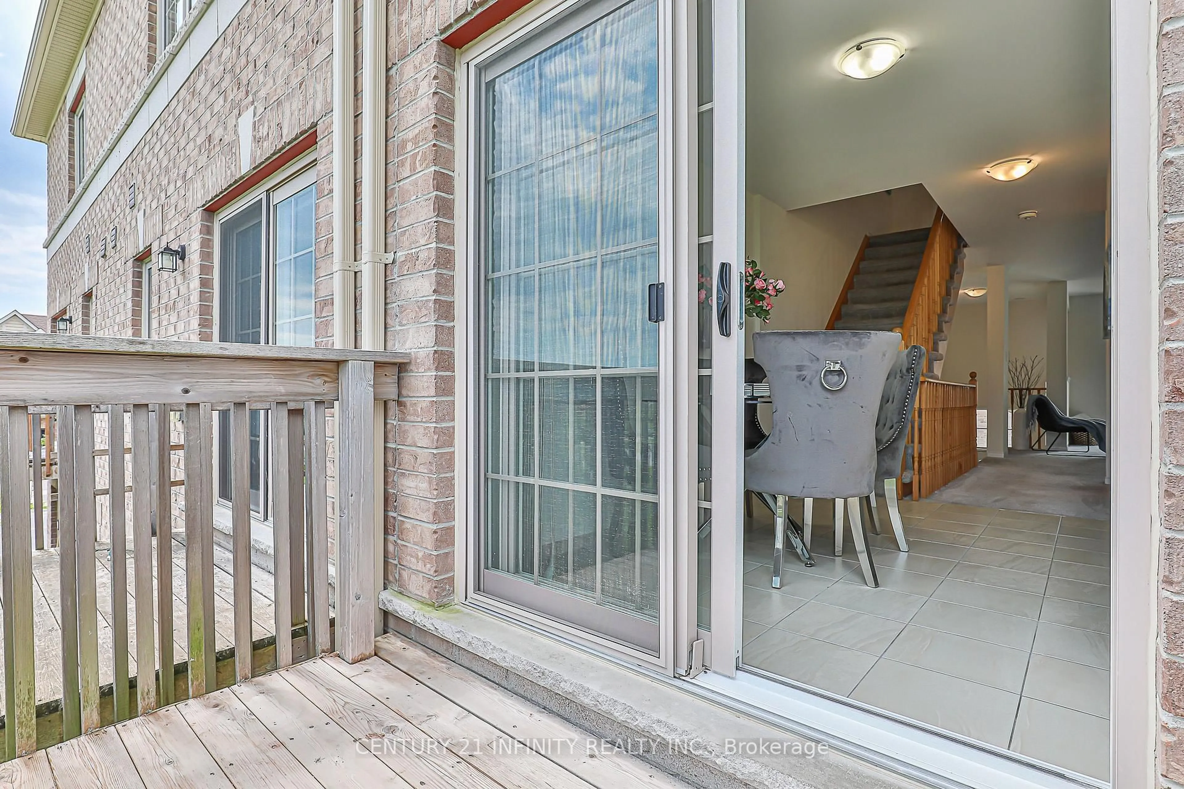 Patio, street for 2605 Deputy Minister Way #3, Oshawa Ontario L1L 0M7