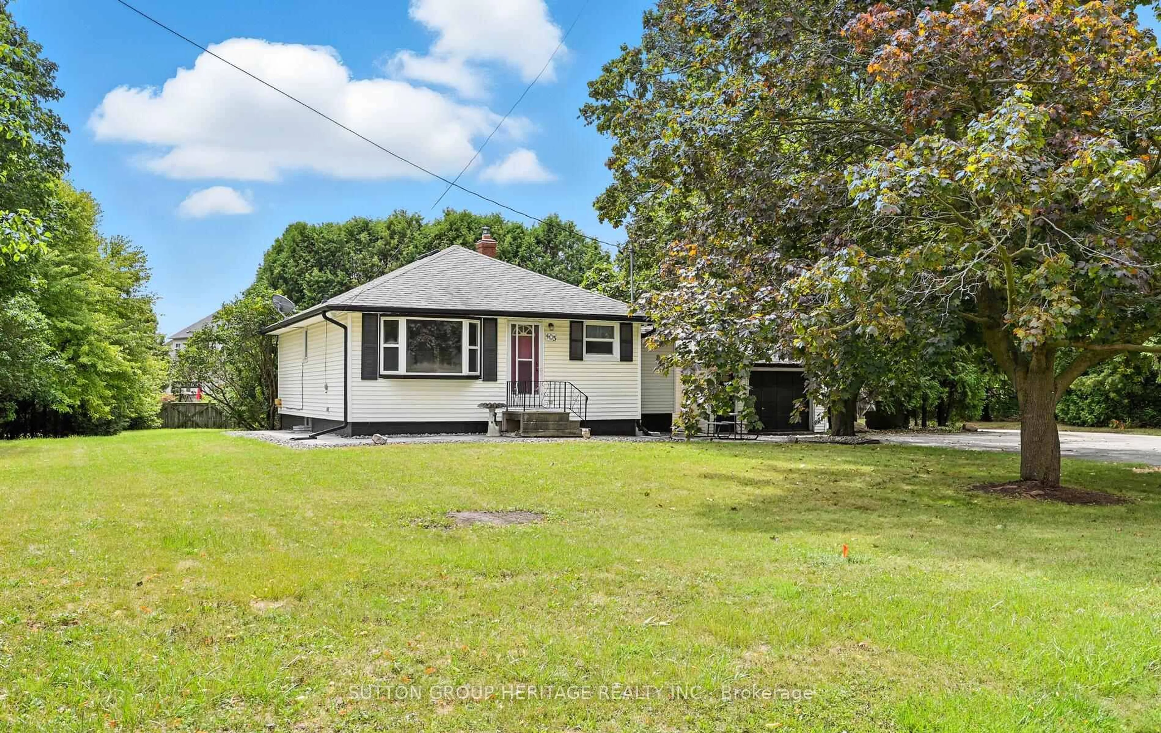 A pic from outside/outdoor area/front of a property/back of a property/a pic from drone, street for 405 Columbus Rd, Whitby Ontario L1M 1L3