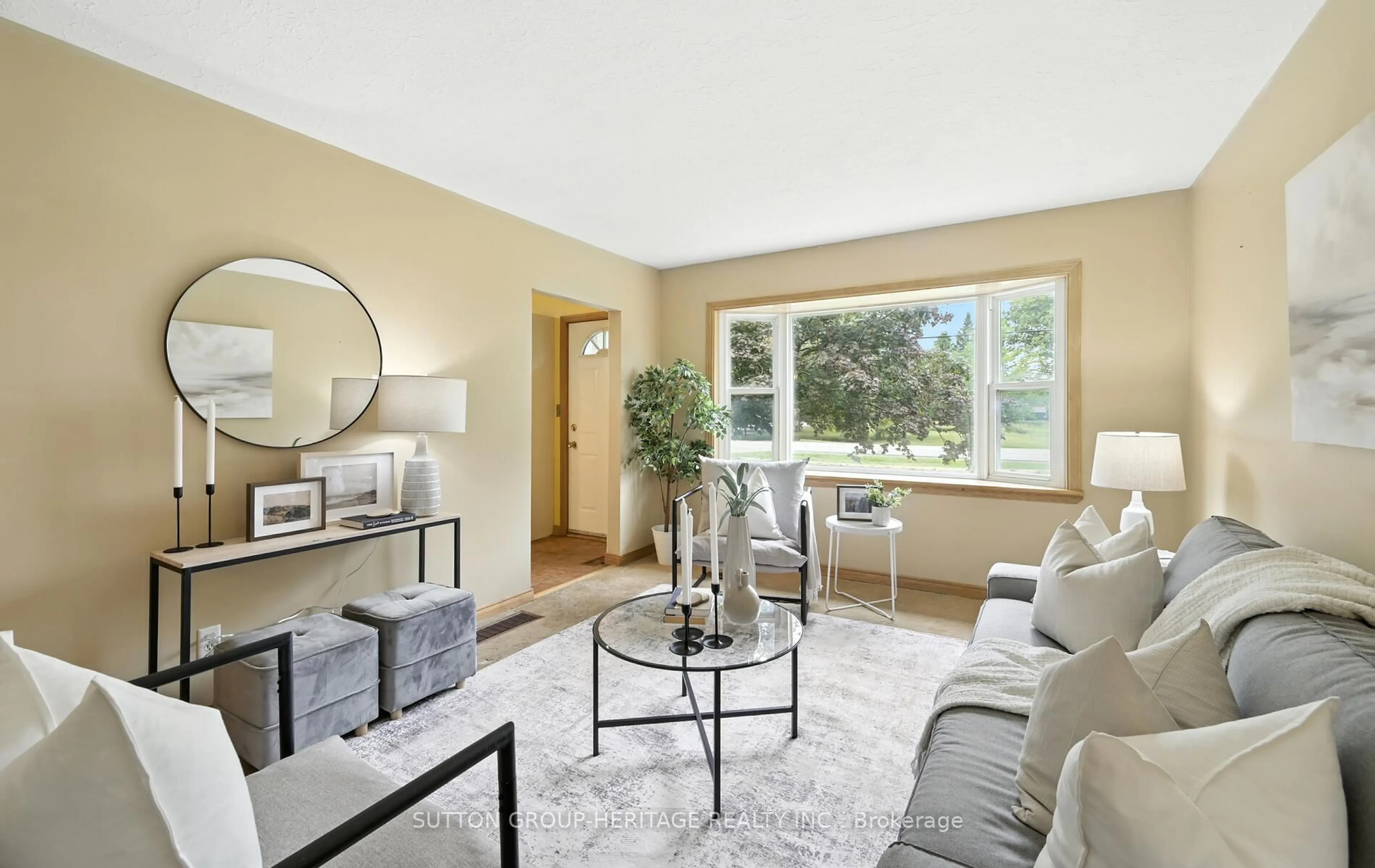 Living room with furniture, unknown for 405 Columbus Rd, Whitby Ontario L1M 1L3