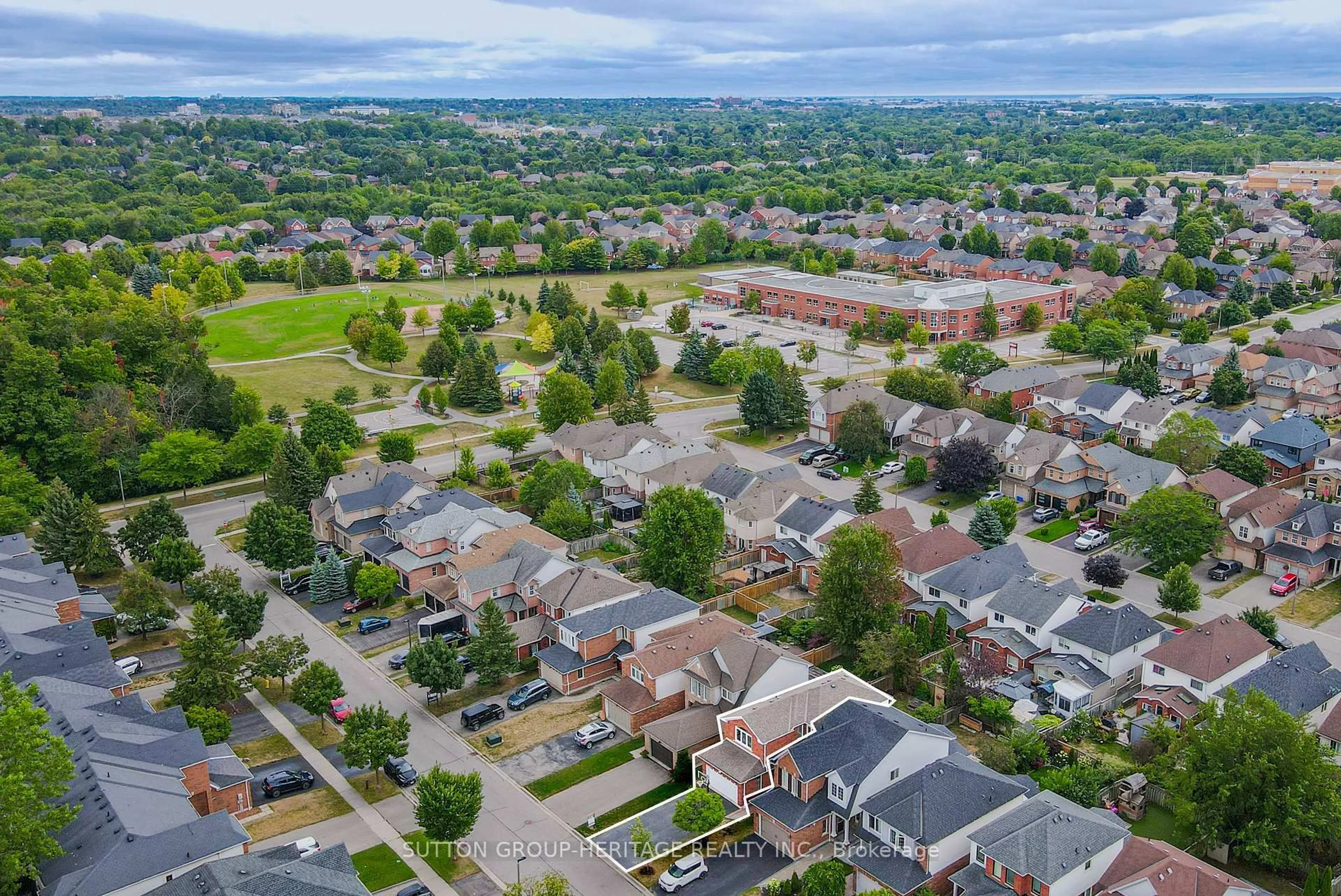 A pic from outside/outdoor area/front of a property/back of a property/a pic from drone, street for 23 Blacksmith Lane, Whitby Ontario L1P 1N1