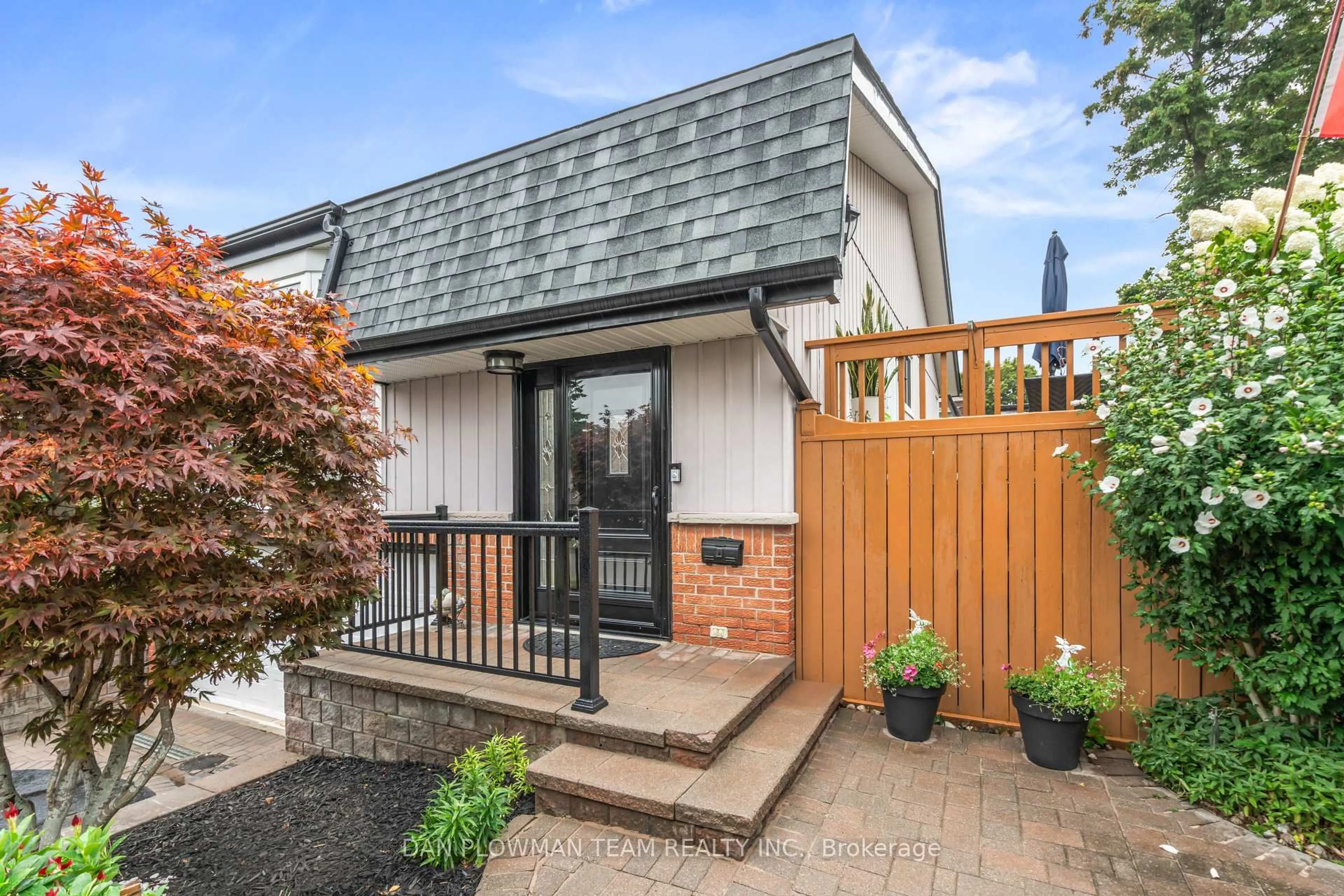 Unknown for 22 Gerrie Crt, Whitby Ontario L1N 5Y2