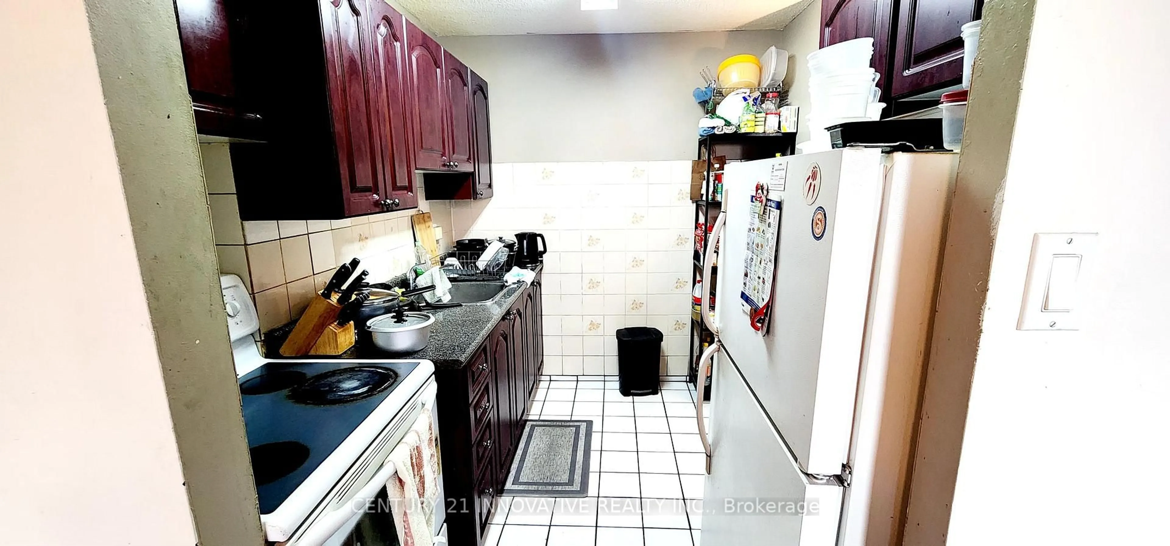 Standard kitchen, ceramic/tile floor for 1950 Kennedy Rd #405, Toronto Ontario M1P 4S9