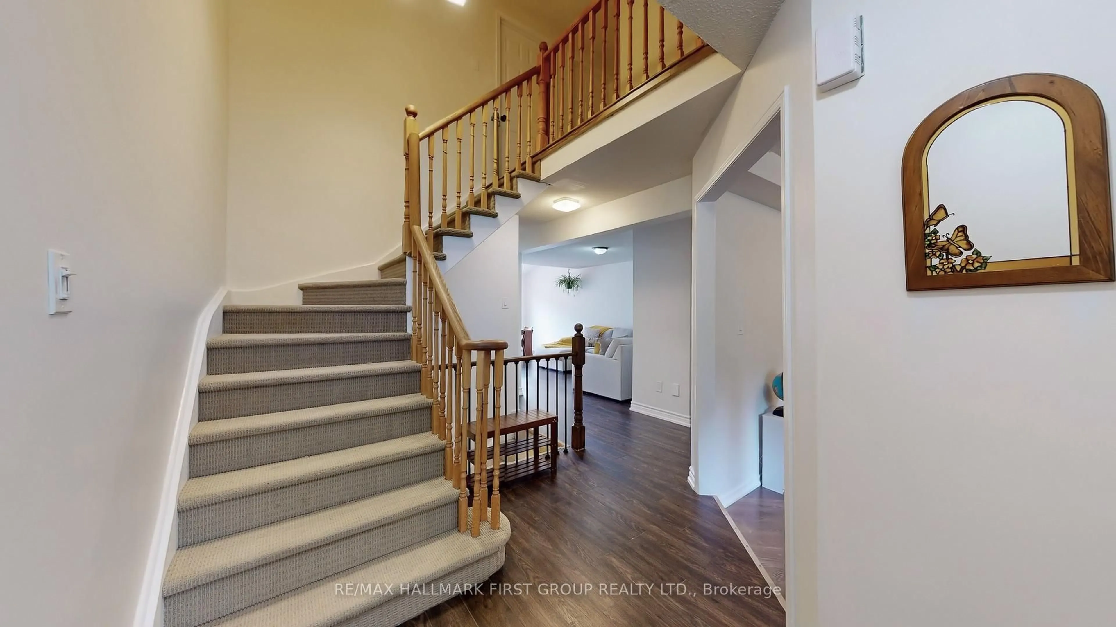 Indoor foyer for 54 Davies Cres, Whitby Ontario L1N 8X5