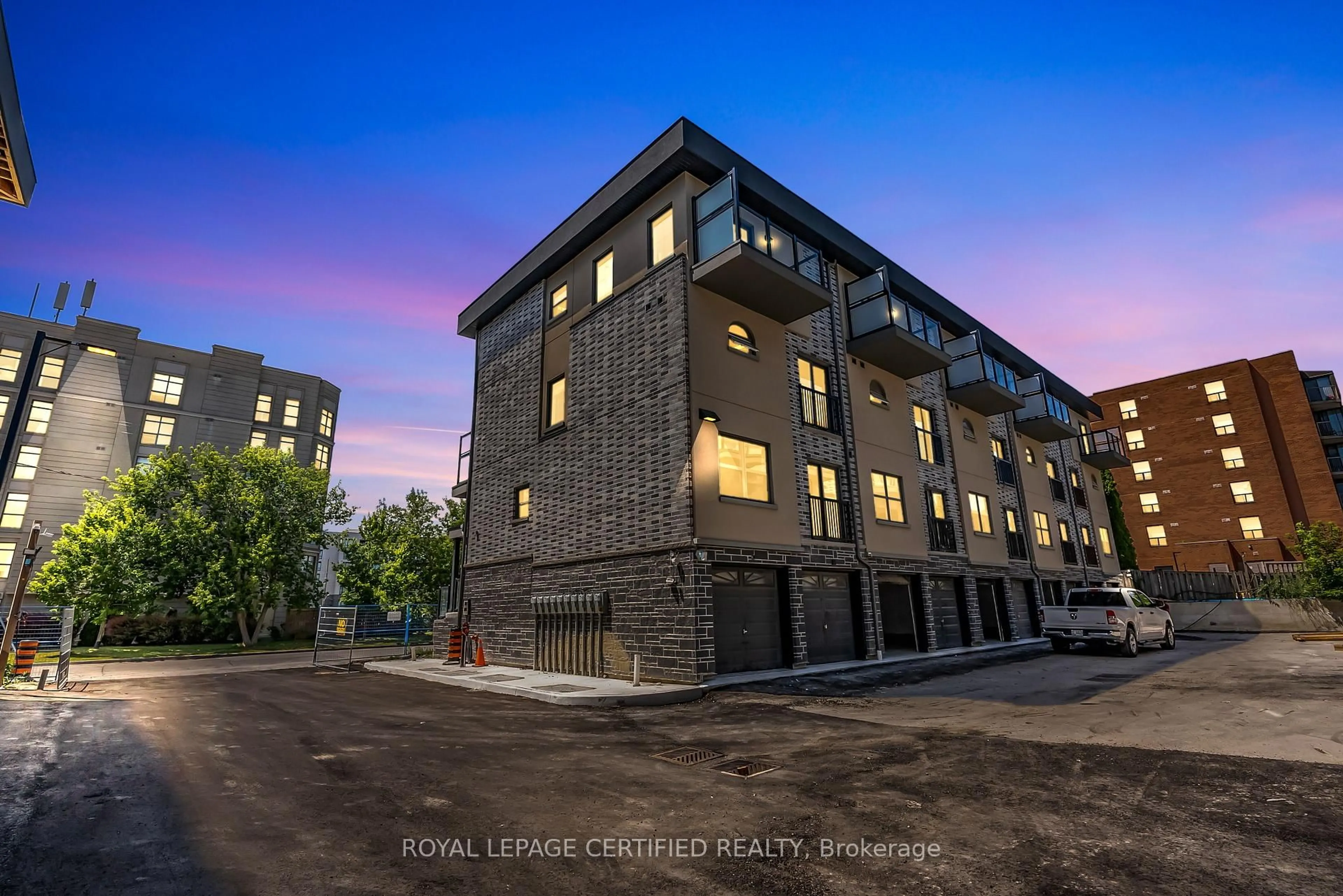 Unknown for 400 Mary St #19, Whitby Ontario L1N 2P8