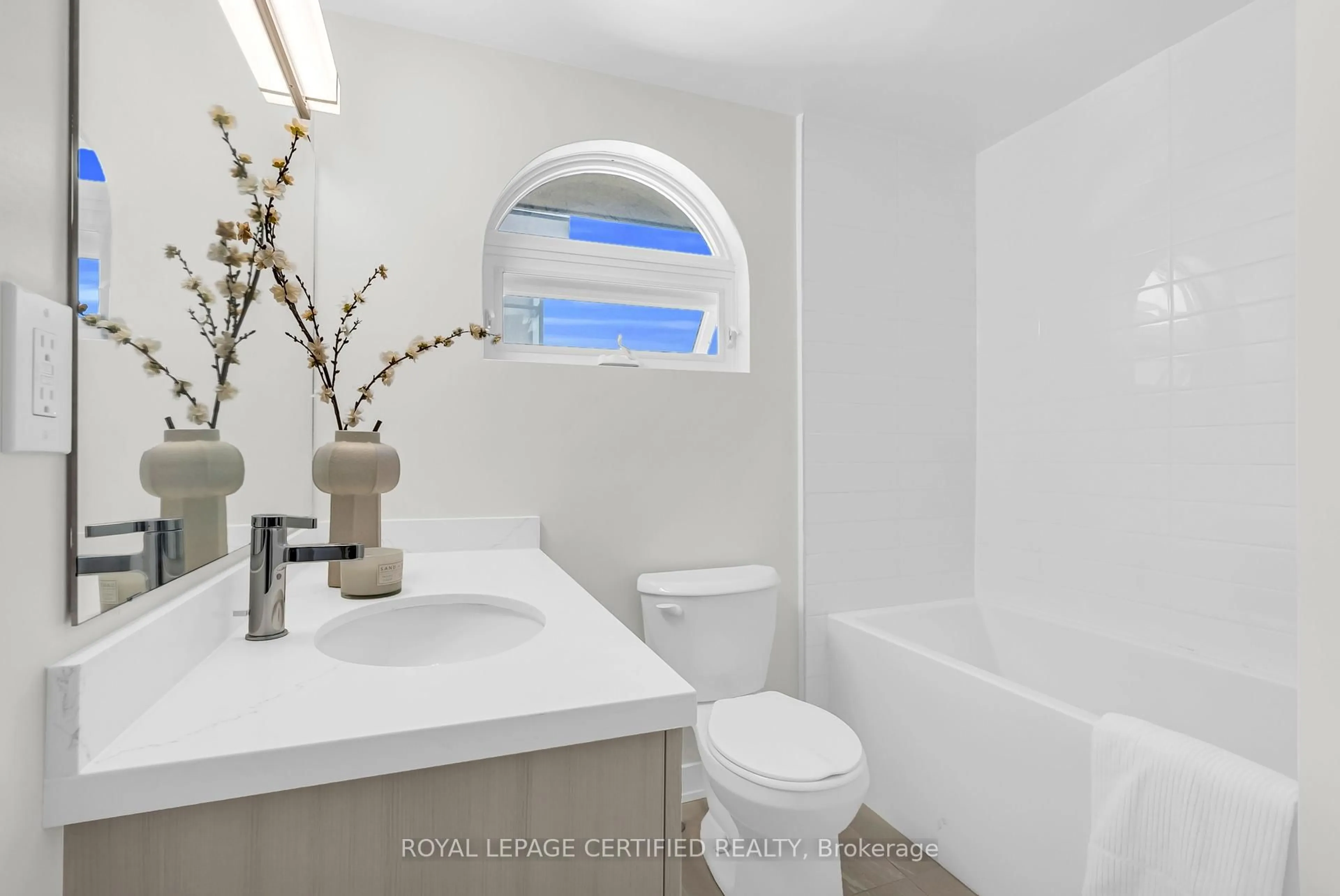 Contemporary bathroom, ceramic/tile floor for 400 Mary St #19, Whitby Ontario L1N 2P8